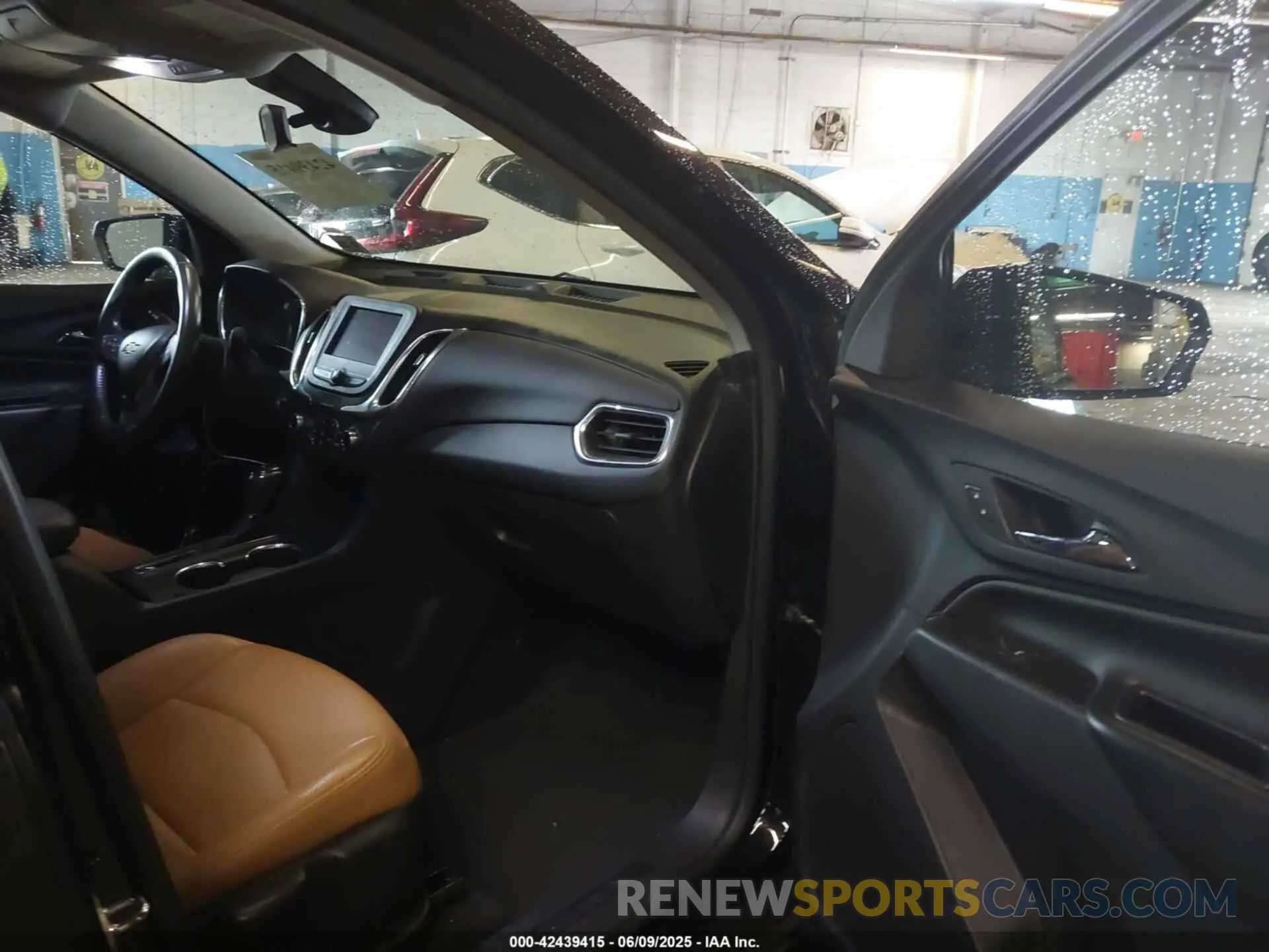 5 Photograph of a damaged car 3GNAXUEV1LL316355 CHEVROLET EQUINOX 2020