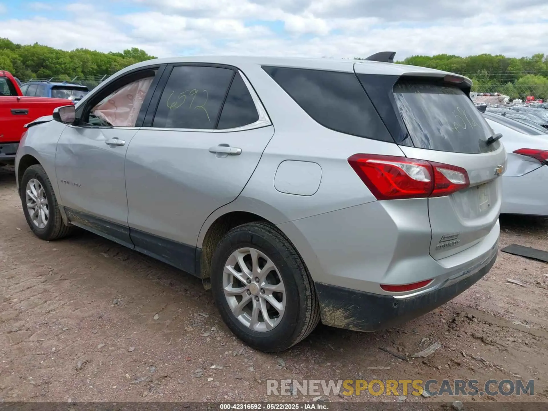 3 Photograph of a damaged car 3GNAXUEV1LS534494 CHEVROLET EQUINOX 2020