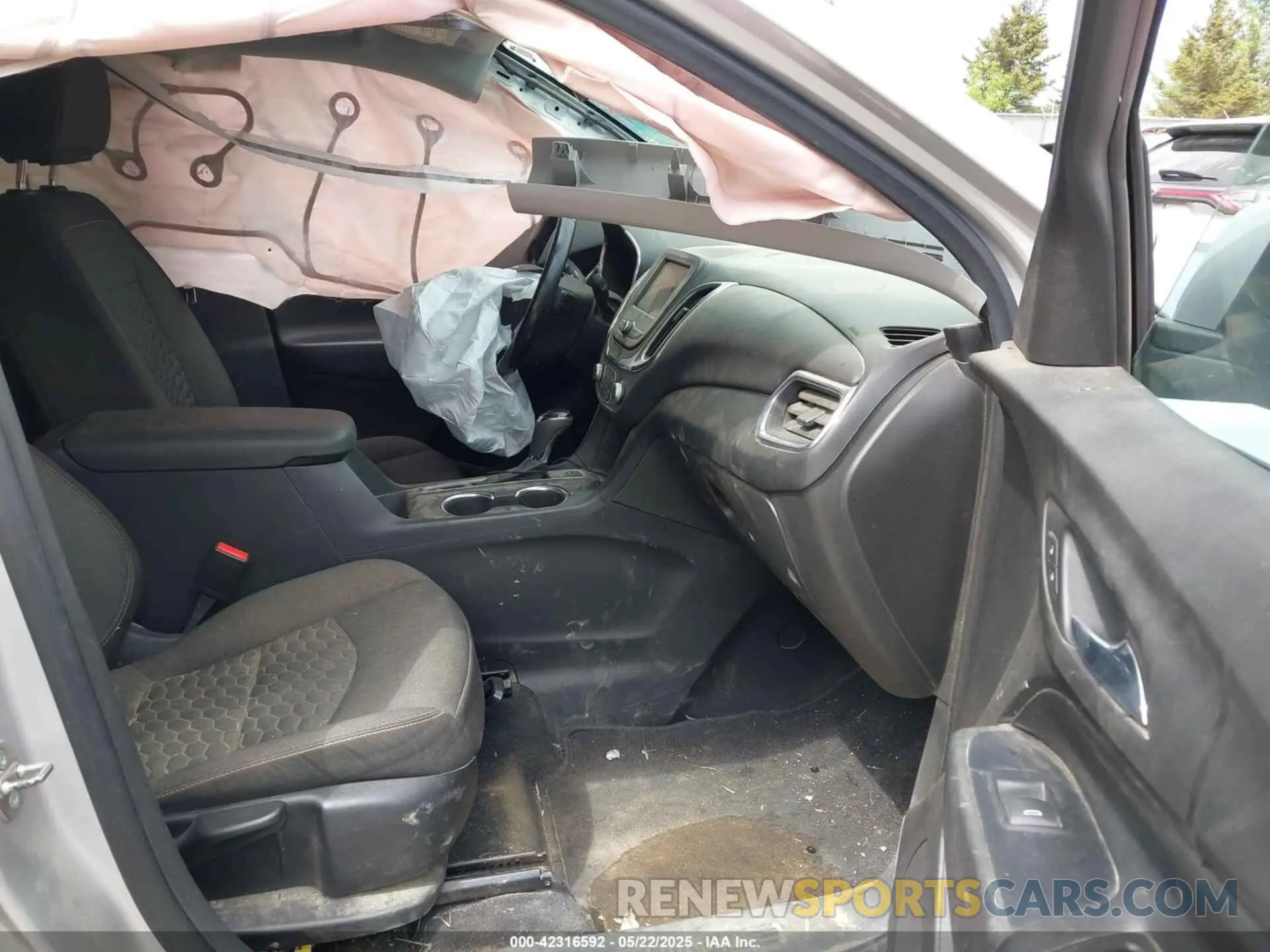 5 Photograph of a damaged car 3GNAXUEV1LS534494 CHEVROLET EQUINOX 2020