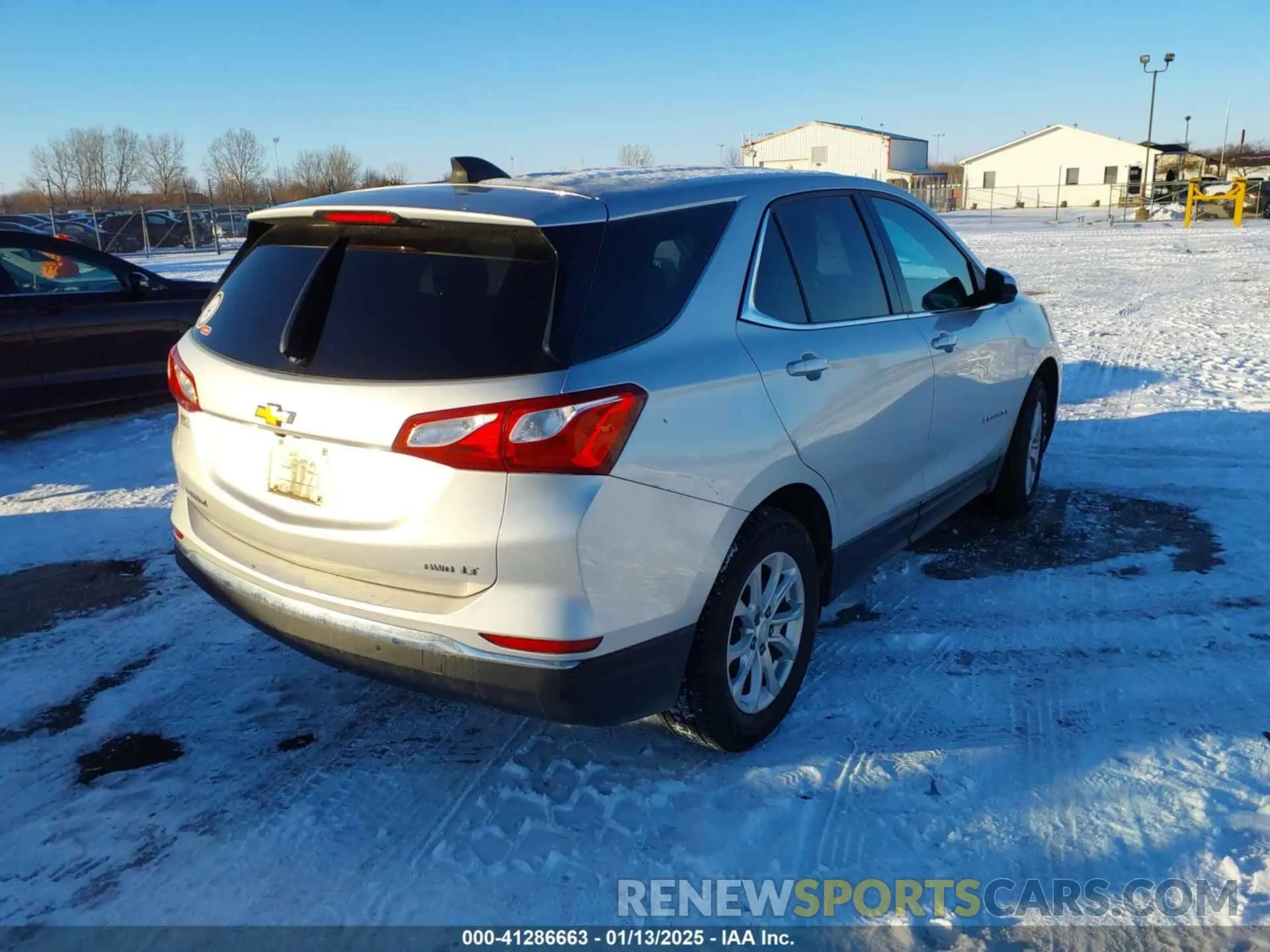4 Photograph of a damaged car 3GNAXUEV1LS569813 CHEVROLET EQUINOX 2020