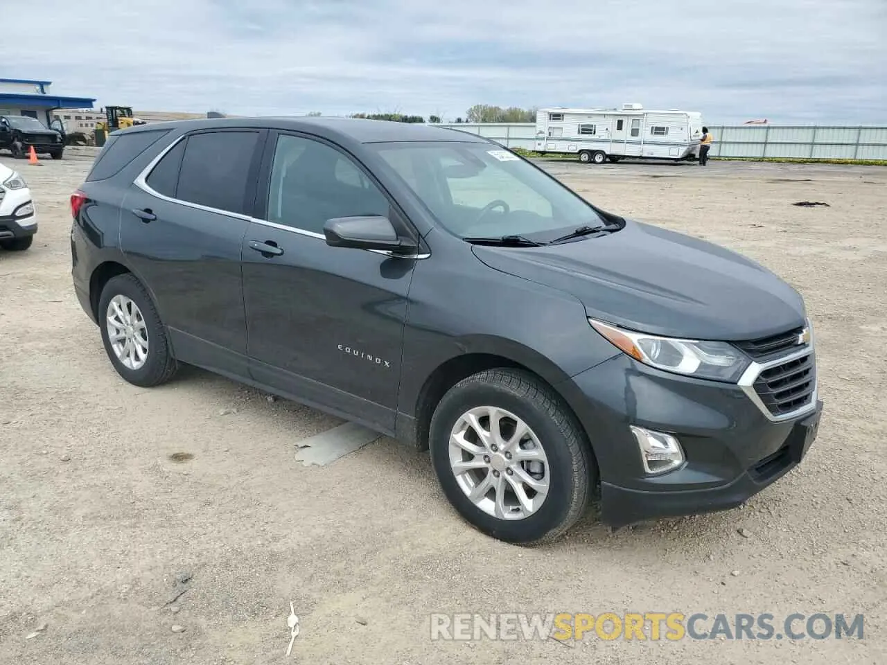 4 Photograph of a damaged car 3GNAXUEV1LS571786 CHEVROLET EQUINOX 2020
