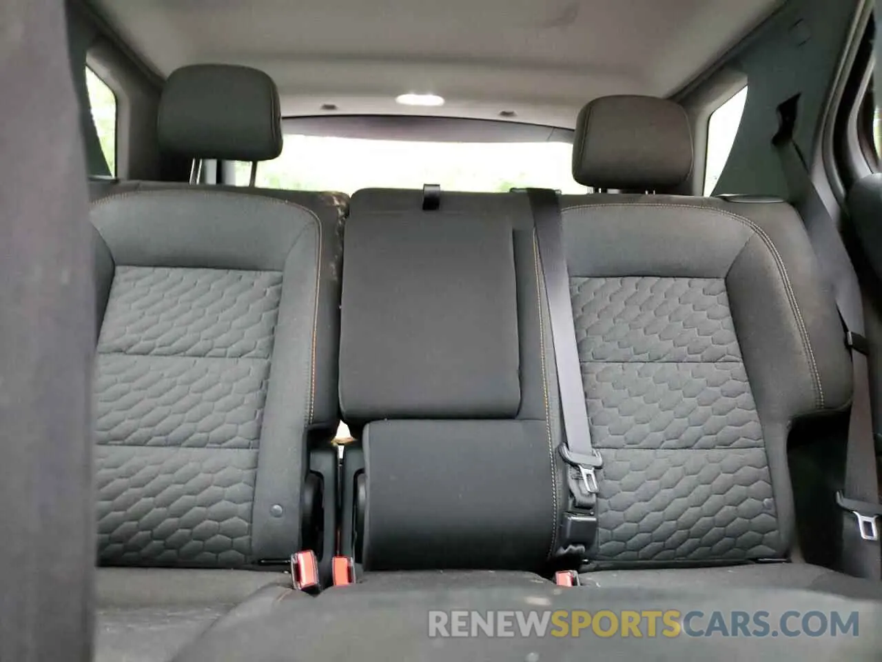 10 Photograph of a damaged car 3GNAXUEV1LS643604 CHEVROLET EQUINOX 2020