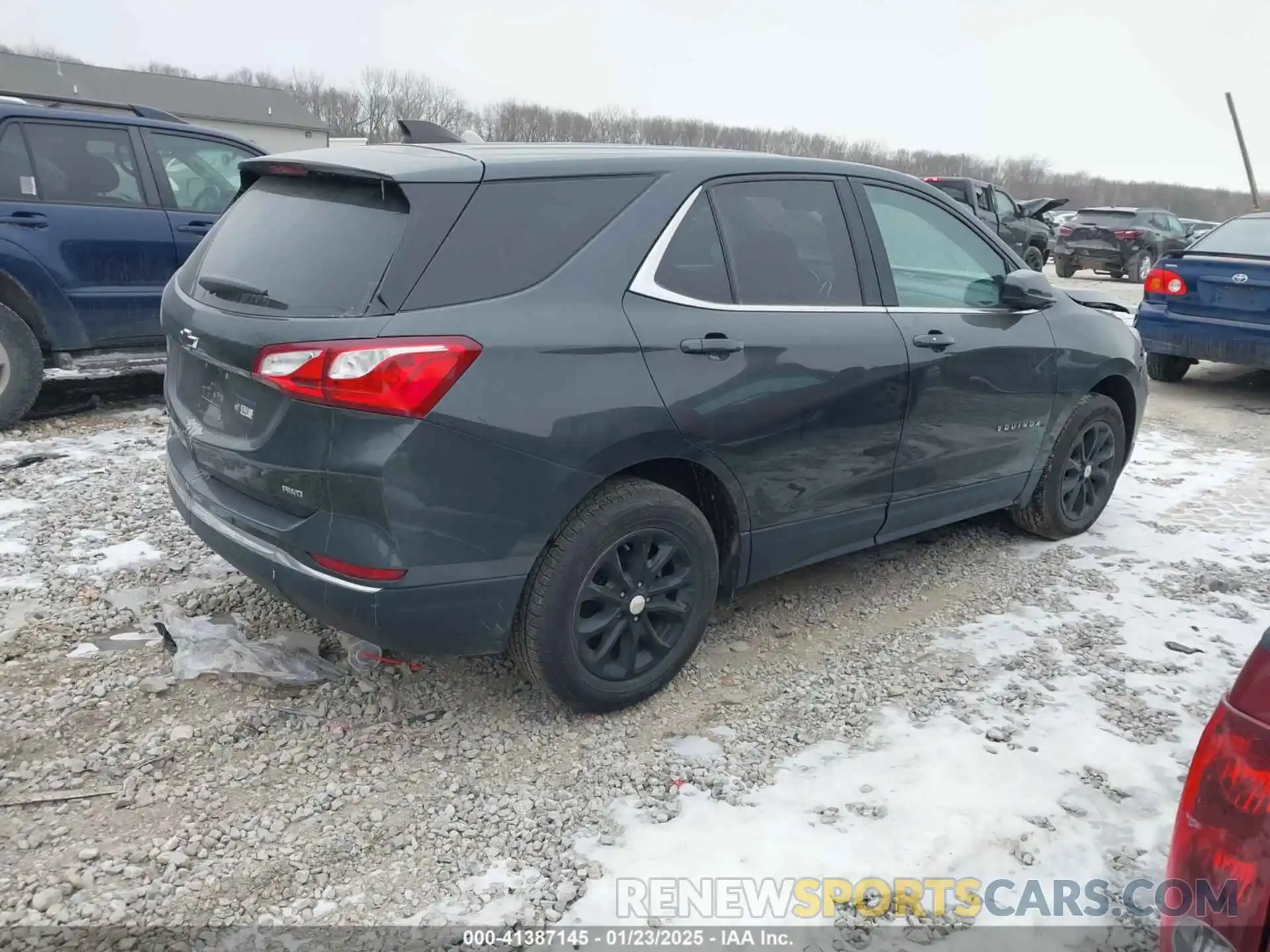 4 Photograph of a damaged car 3GNAXUEV2LS620106 CHEVROLET EQUINOX 2020