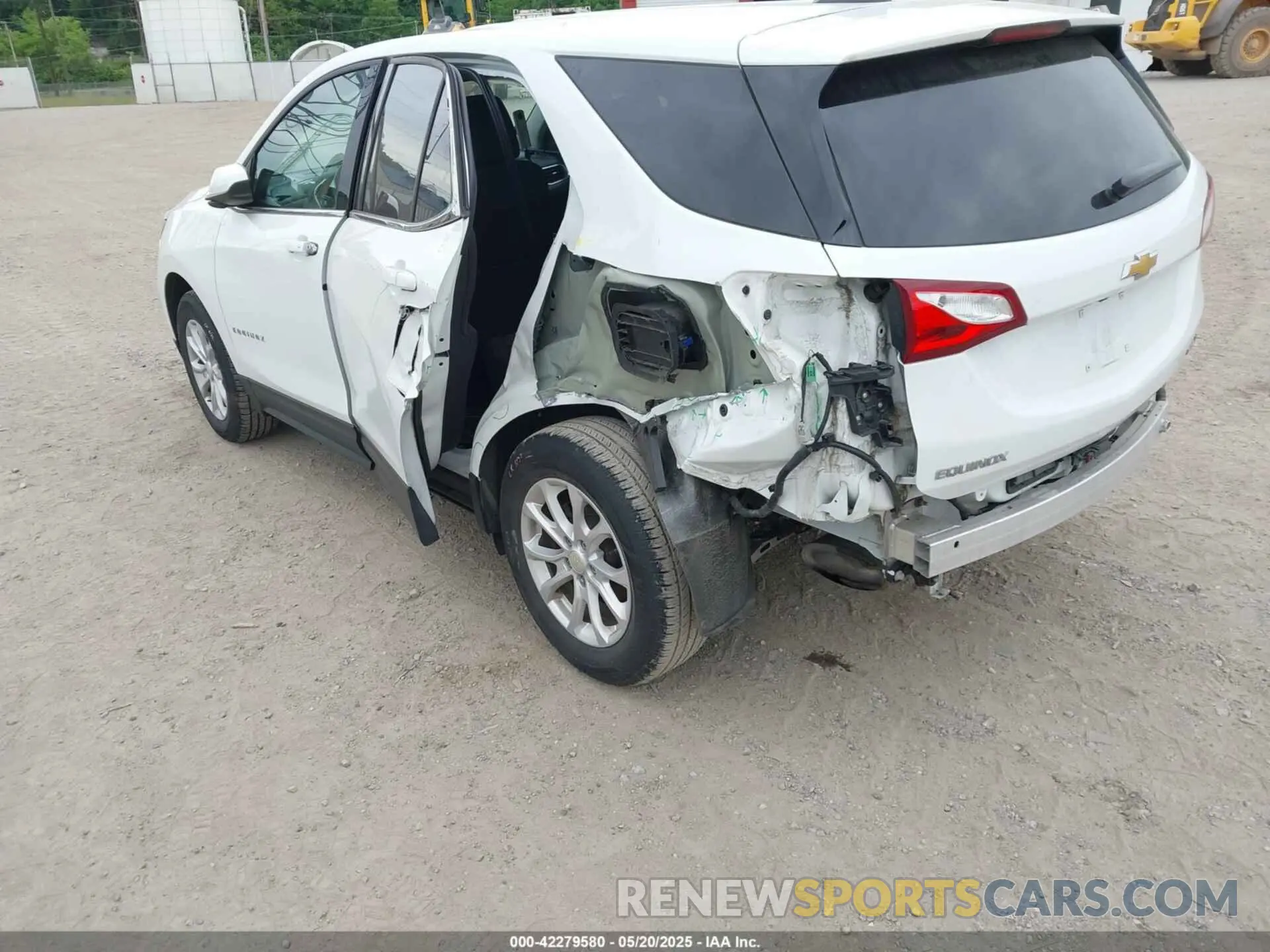17 Photograph of a damaged car 3GNAXUEV3LS629106 CHEVROLET EQUINOX 2020