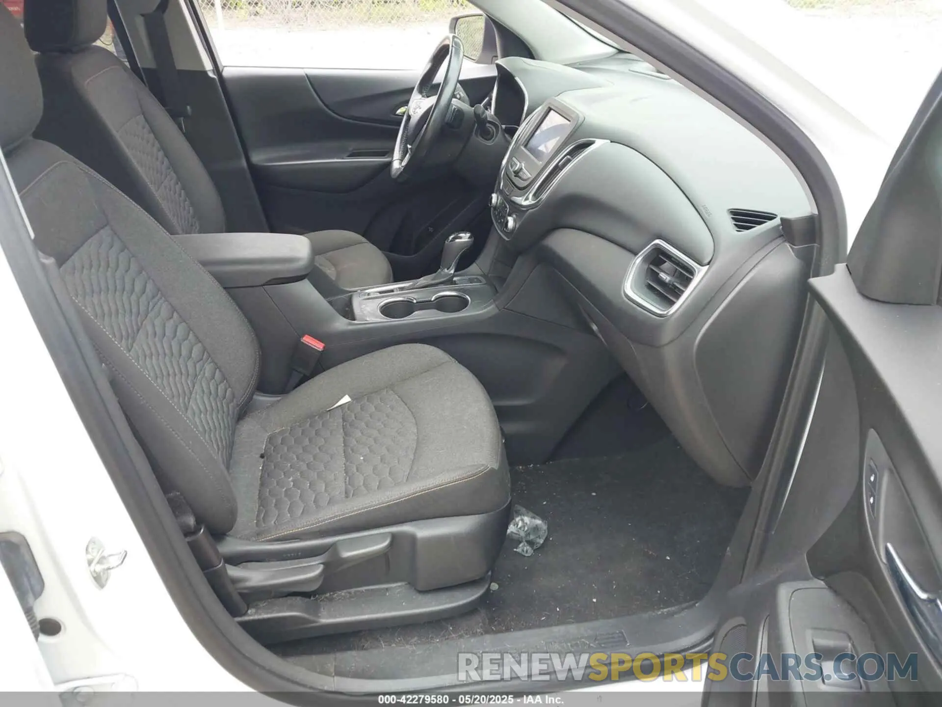 5 Photograph of a damaged car 3GNAXUEV3LS629106 CHEVROLET EQUINOX 2020