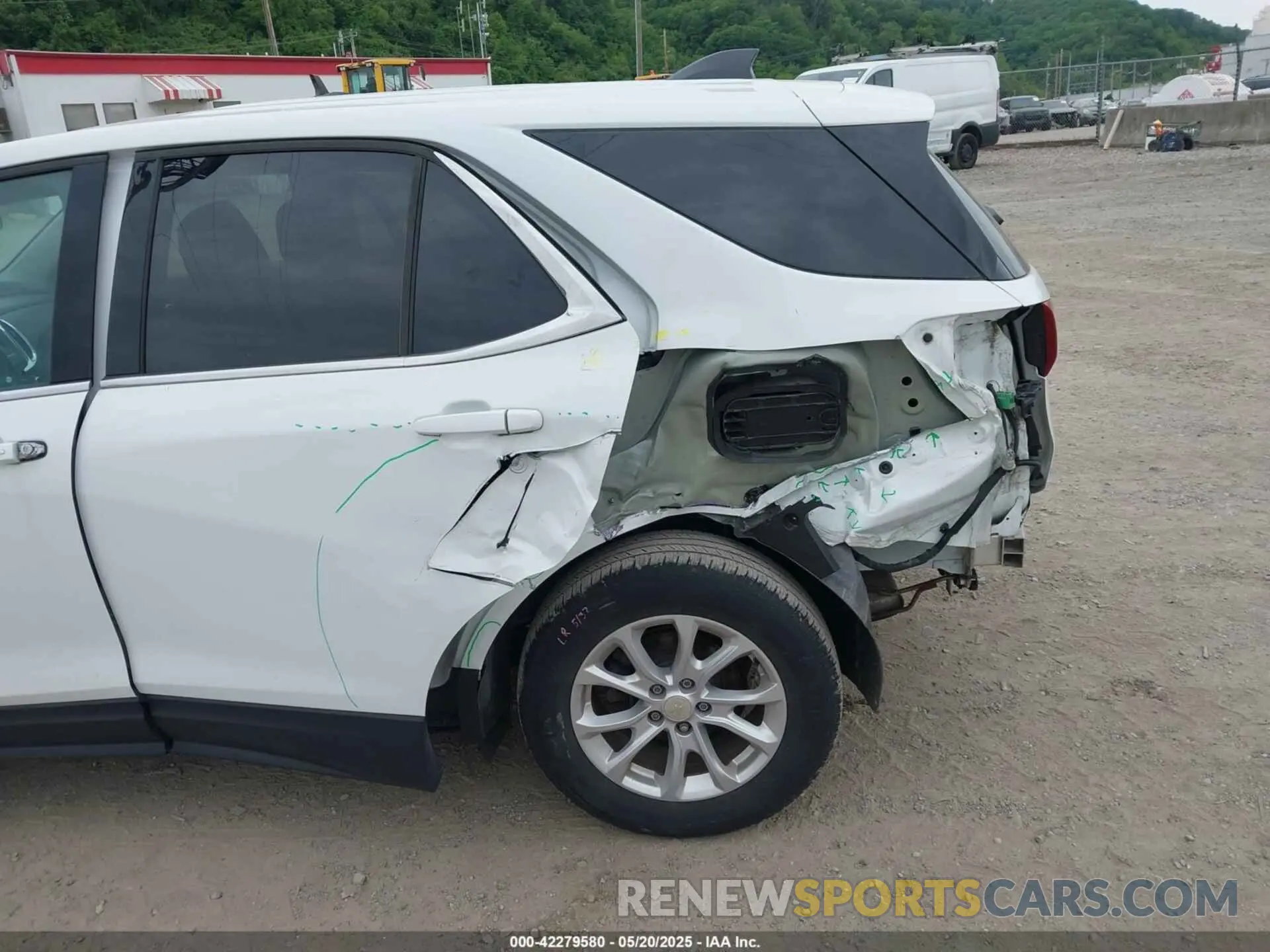 6 Photograph of a damaged car 3GNAXUEV3LS629106 CHEVROLET EQUINOX 2020