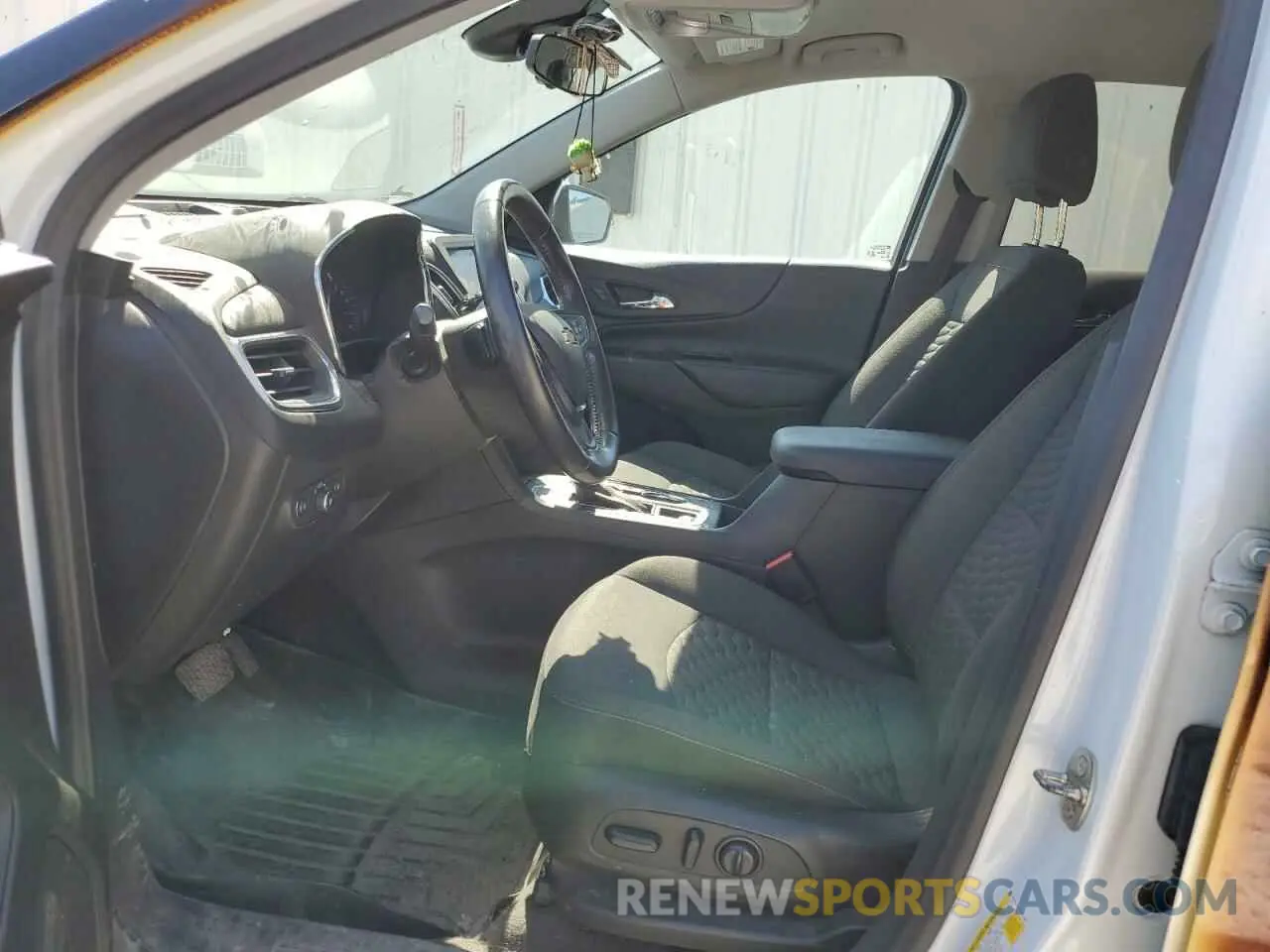 7 Photograph of a damaged car 3GNAXUEV4LS541858 CHEVROLET EQUINOX 2020