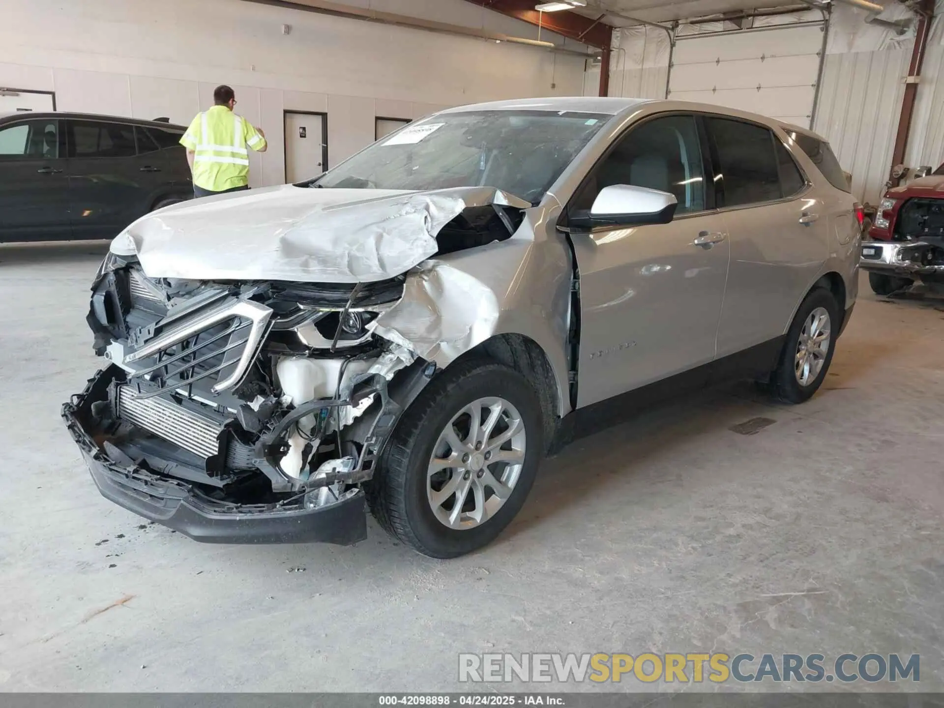 2 Photograph of a damaged car 3GNAXUEV4LS654225 CHEVROLET EQUINOX 2020