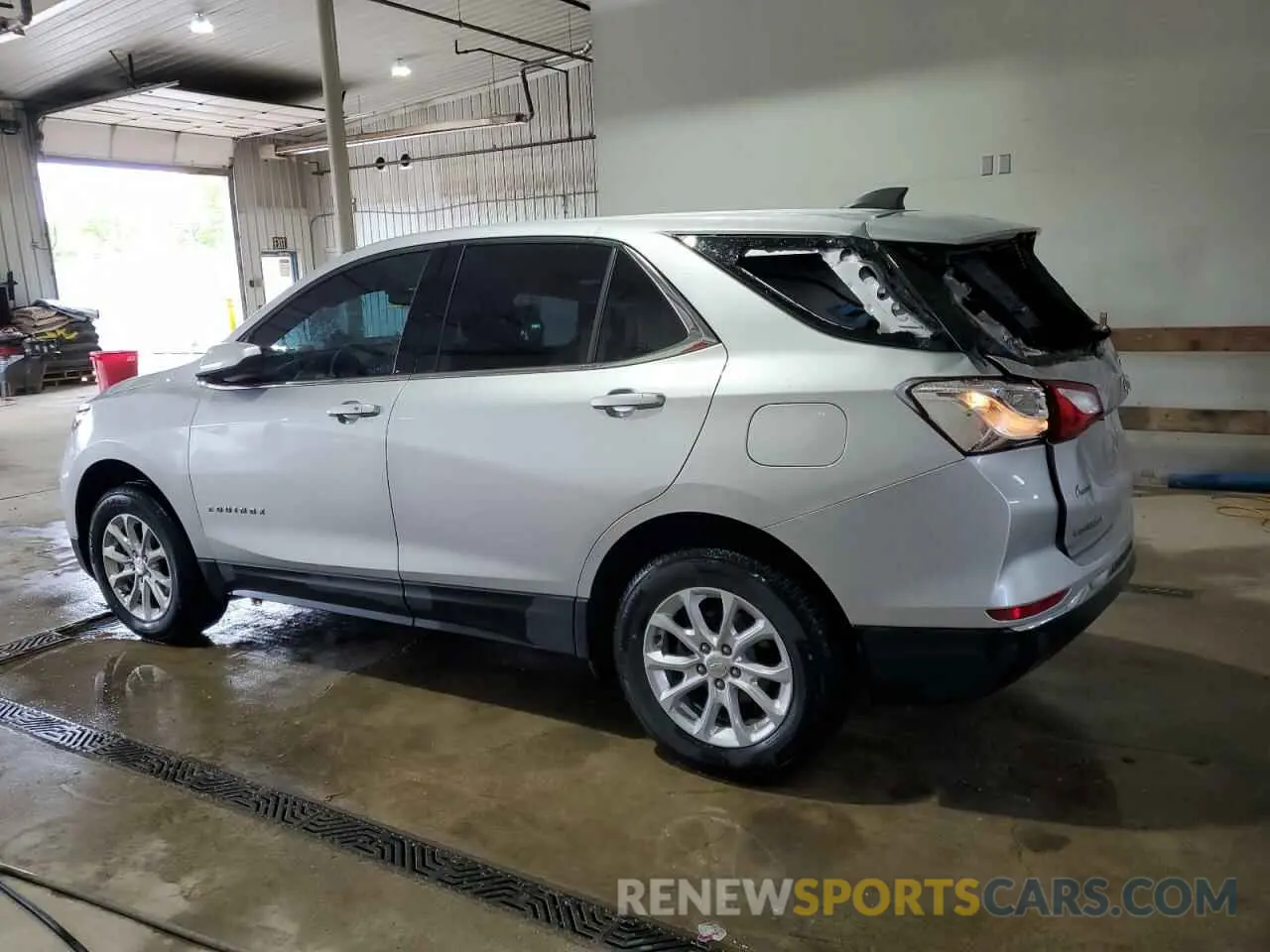 2 Photograph of a damaged car 3GNAXUEV4LS689251 CHEVROLET EQUINOX 2020