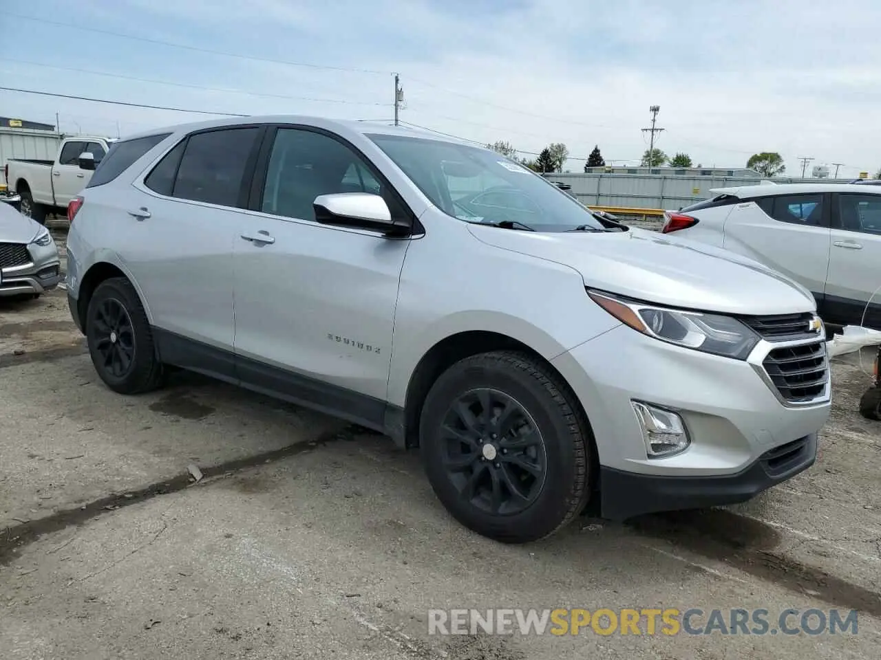 4 Photograph of a damaged car 3GNAXUEV4LS733961 CHEVROLET EQUINOX 2020