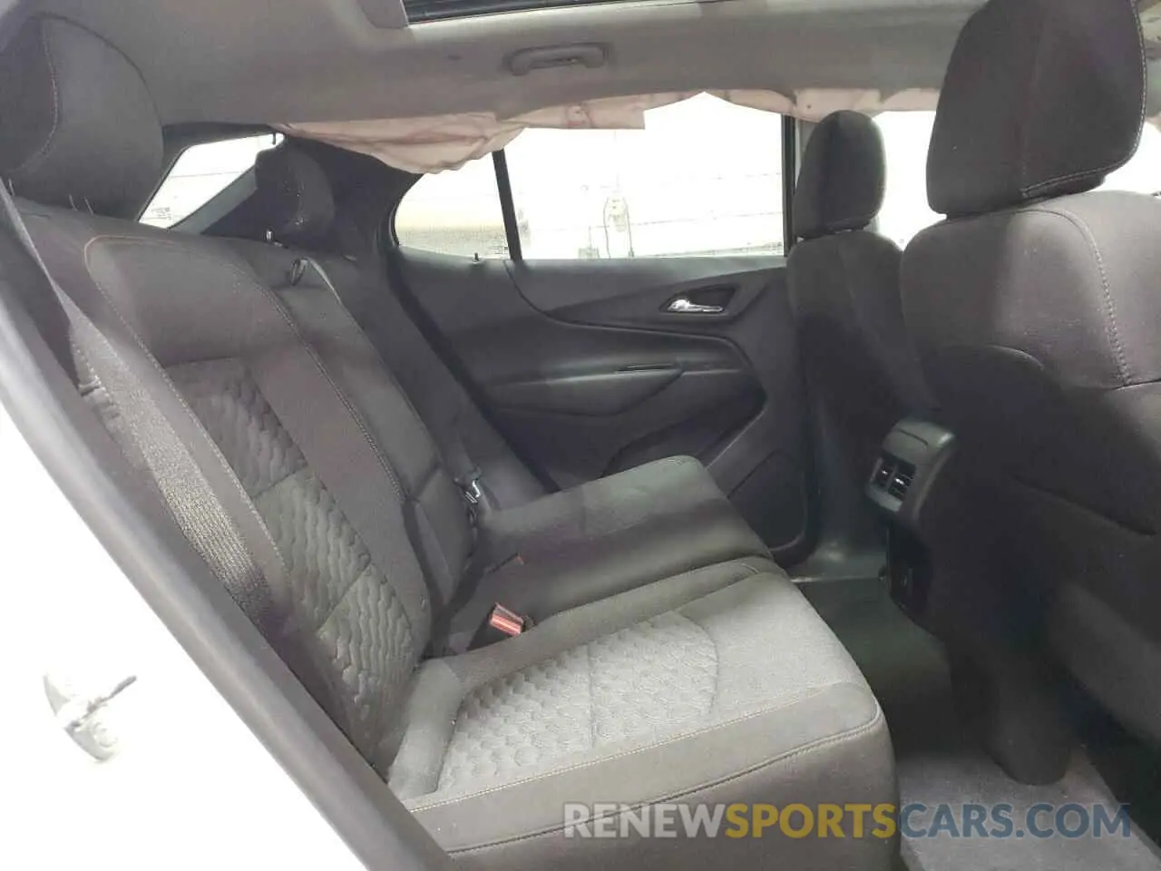 11 Photograph of a damaged car 3GNAXUEV4LS736147 CHEVROLET EQUINOX 2020