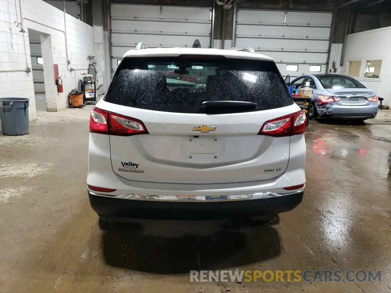 6 Photograph of a damaged car 3GNAXUEV4LS736147 CHEVROLET EQUINOX 2020