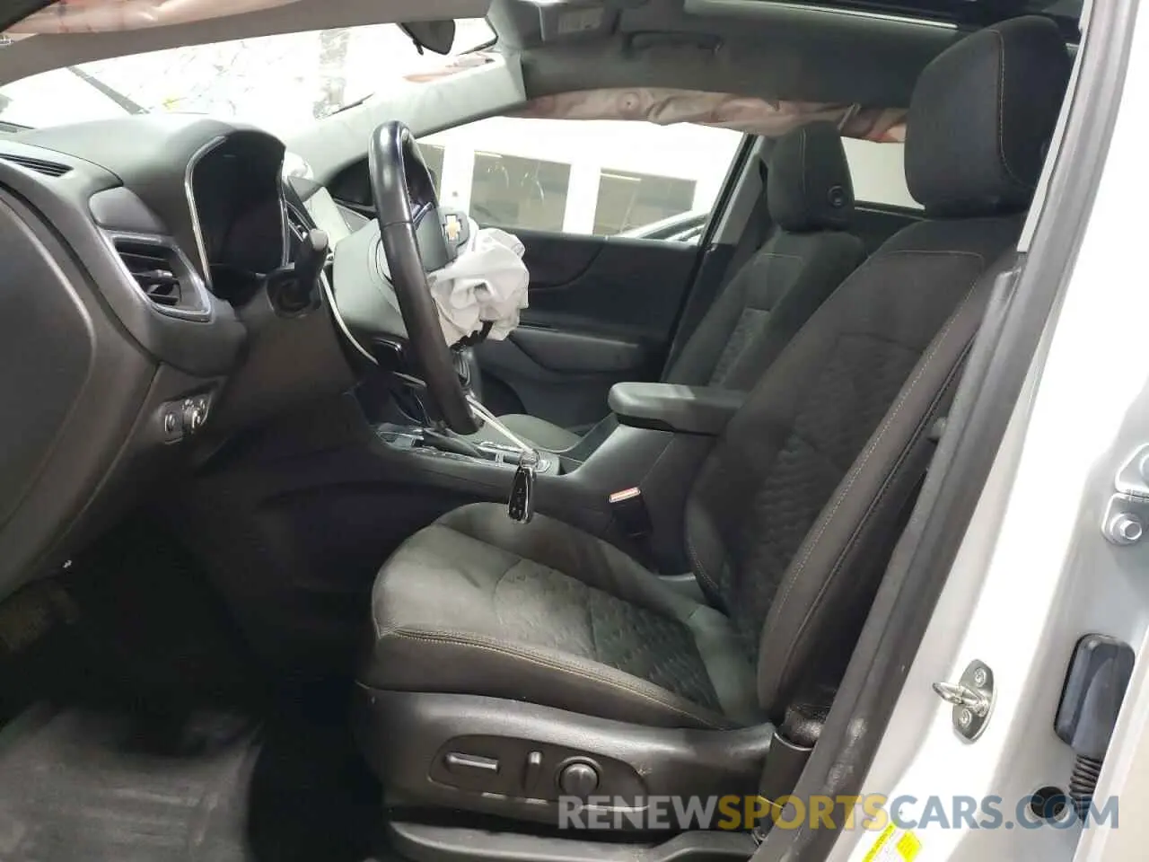 7 Photograph of a damaged car 3GNAXUEV4LS736147 CHEVROLET EQUINOX 2020