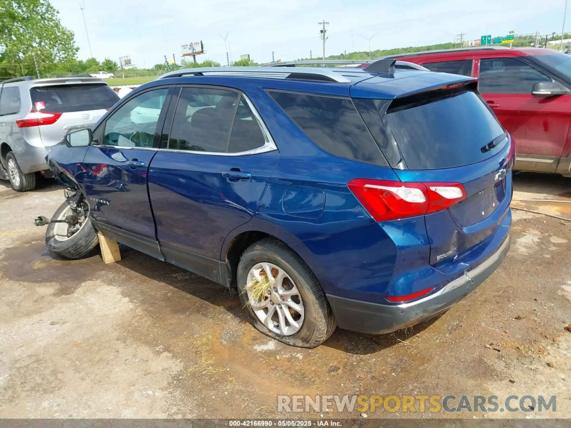 3 Photograph of a damaged car 3GNAXUEV5LL272571 CHEVROLET EQUINOX 2020