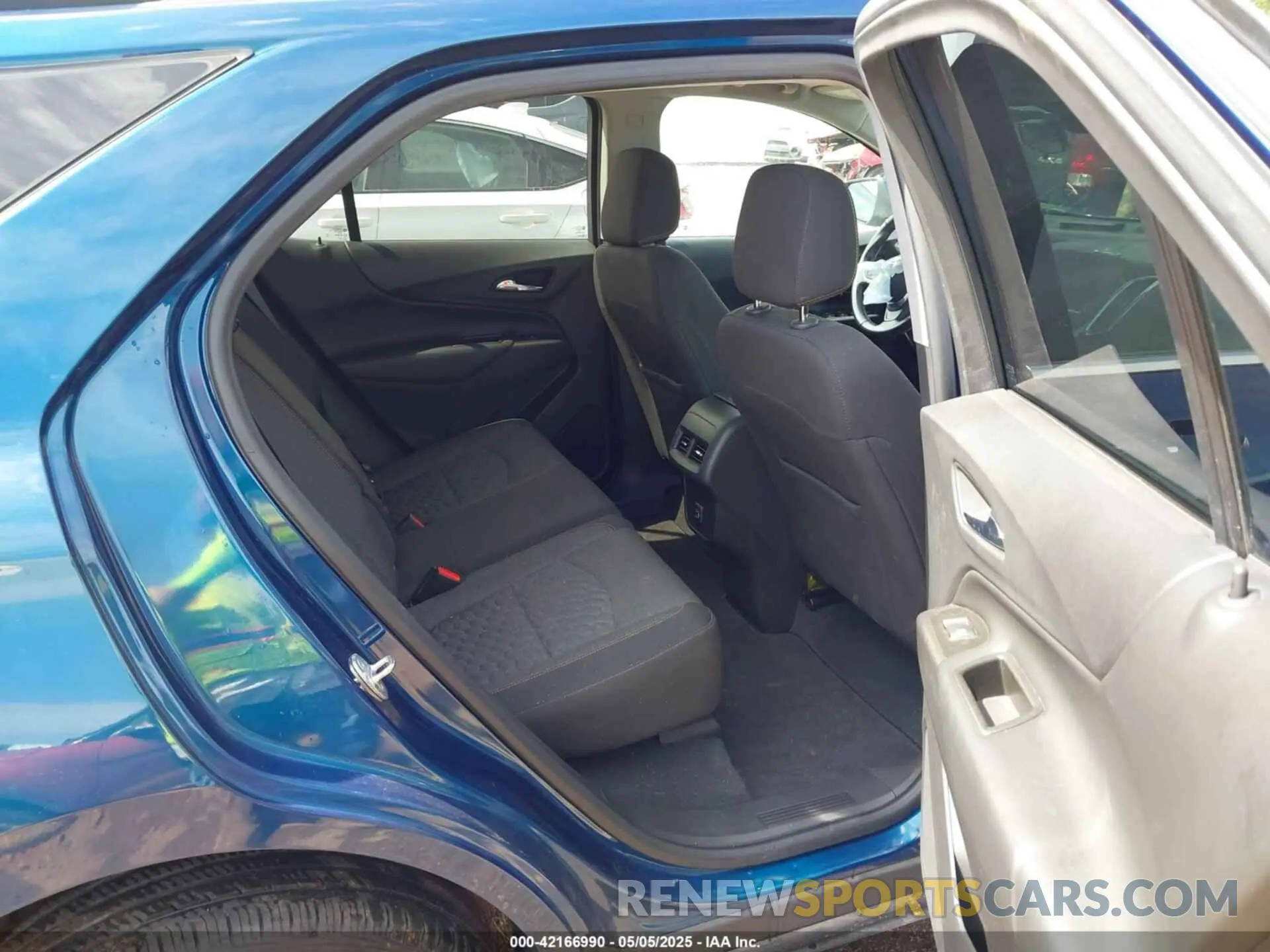 8 Photograph of a damaged car 3GNAXUEV5LL272571 CHEVROLET EQUINOX 2020