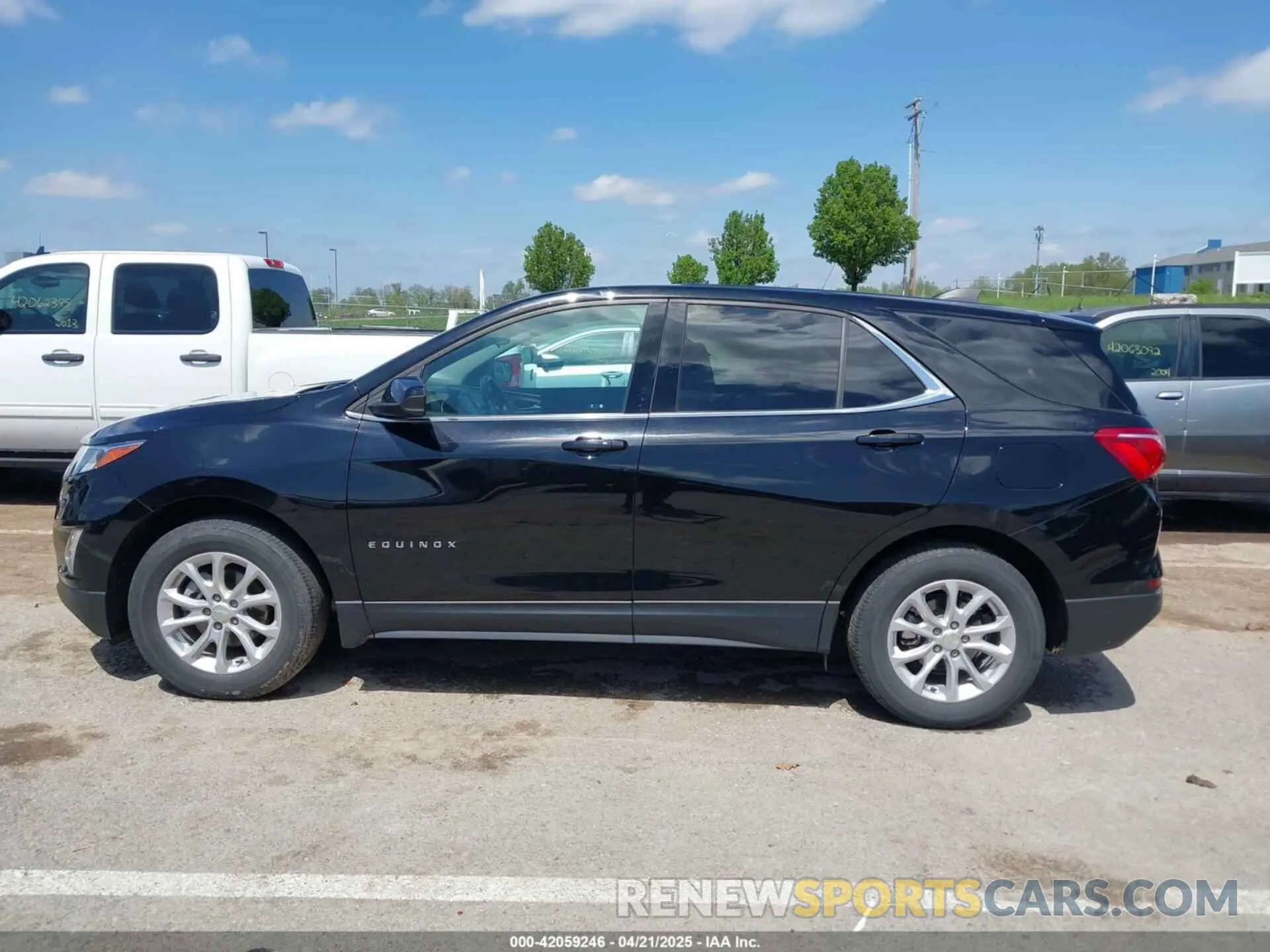 13 Photograph of a damaged car 3GNAXUEV5LL337158 CHEVROLET EQUINOX 2020