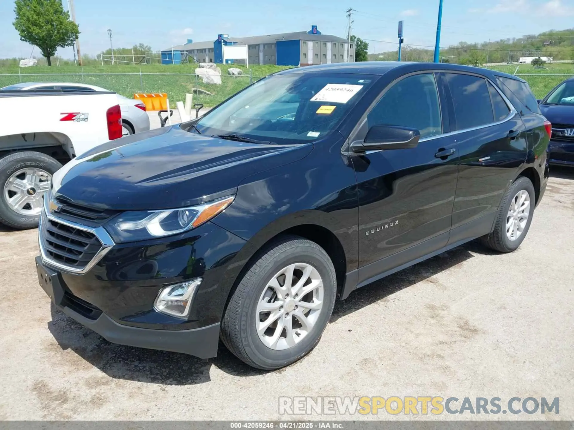2 Photograph of a damaged car 3GNAXUEV5LL337158 CHEVROLET EQUINOX 2020