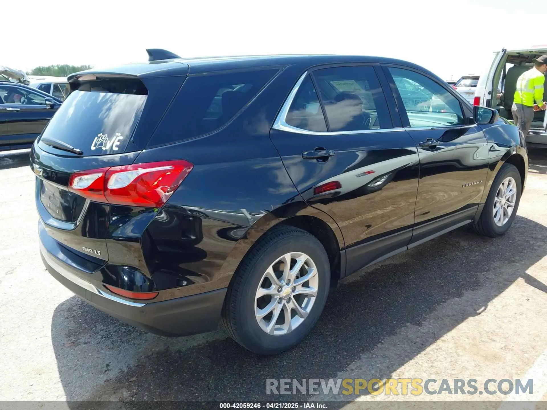 4 Photograph of a damaged car 3GNAXUEV5LL337158 CHEVROLET EQUINOX 2020