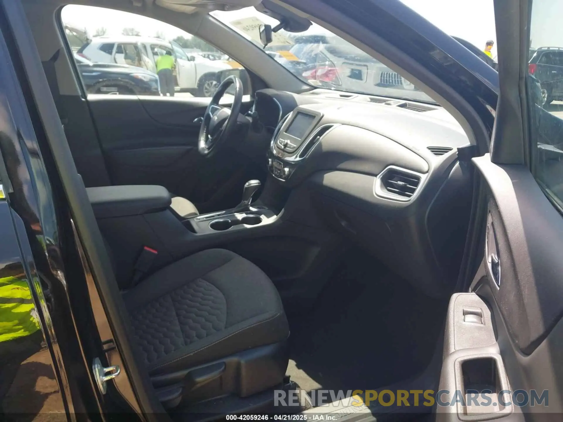 5 Photograph of a damaged car 3GNAXUEV5LL337158 CHEVROLET EQUINOX 2020