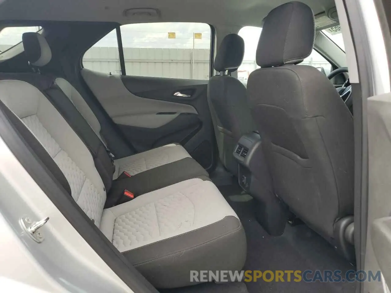 11 Photograph of a damaged car 3GNAXUEV5LS575078 CHEVROLET EQUINOX 2020