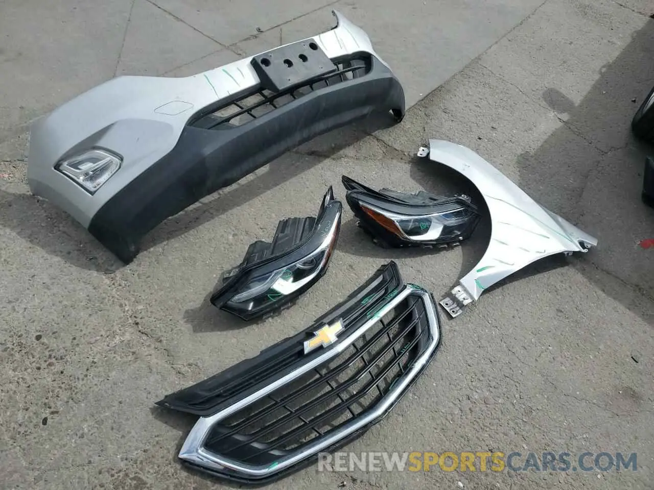 13 Photograph of a damaged car 3GNAXUEV5LS575078 CHEVROLET EQUINOX 2020