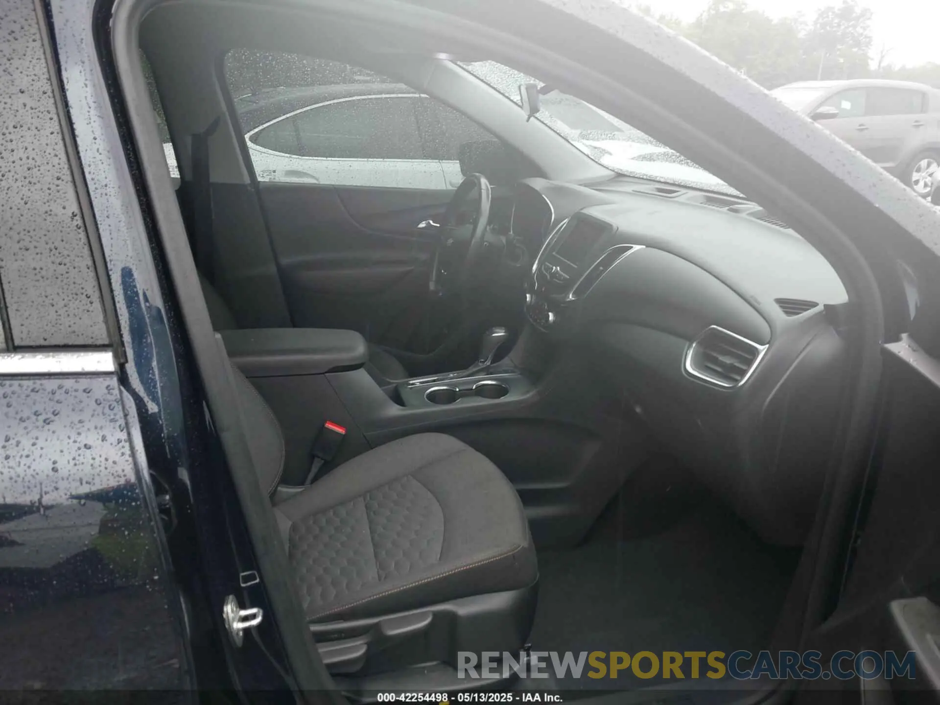 5 Photograph of a damaged car 3GNAXUEV5LS680204 CHEVROLET EQUINOX 2020