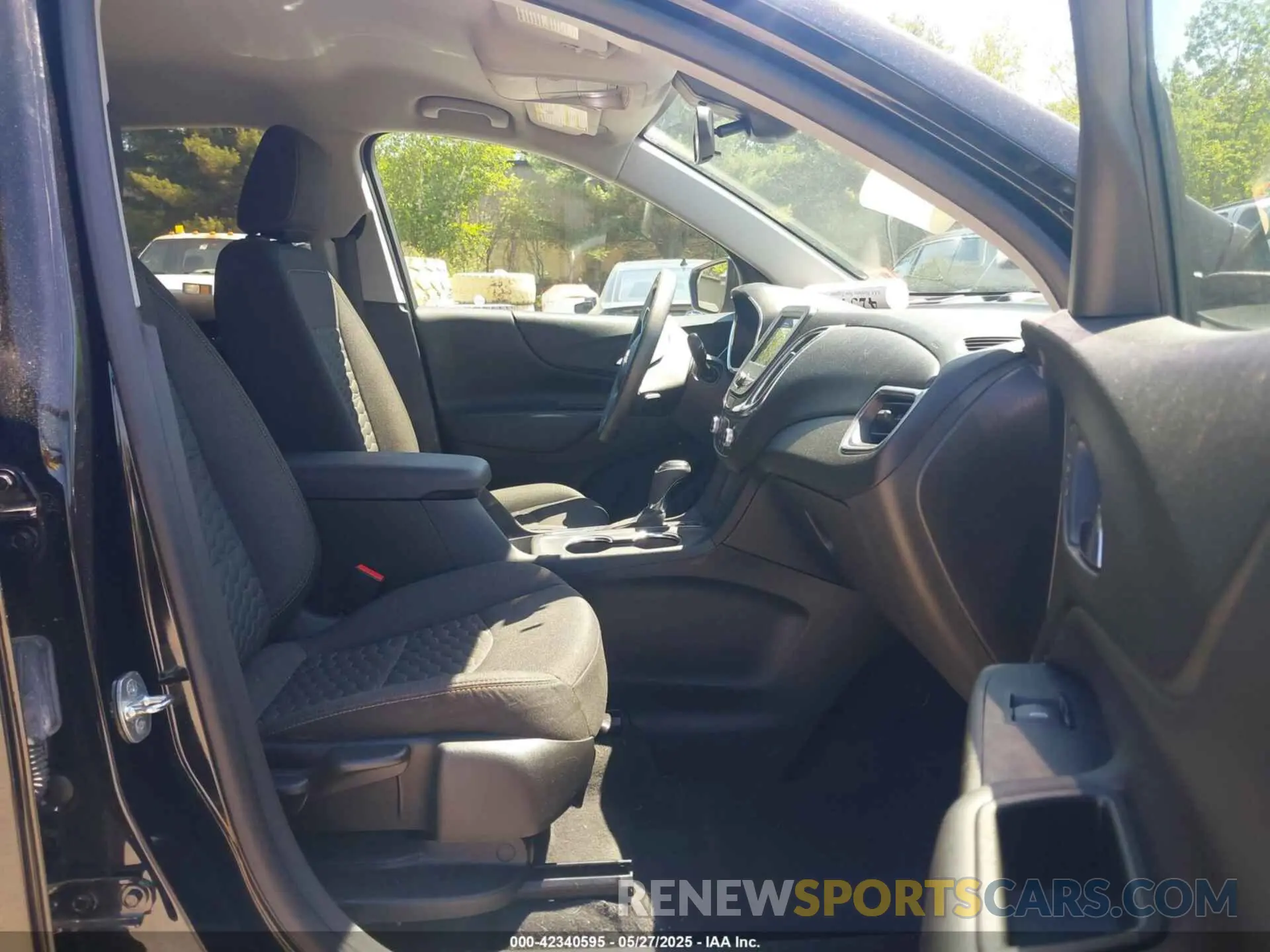 5 Photograph of a damaged car 3GNAXUEV6LL108259 CHEVROLET EQUINOX 2020