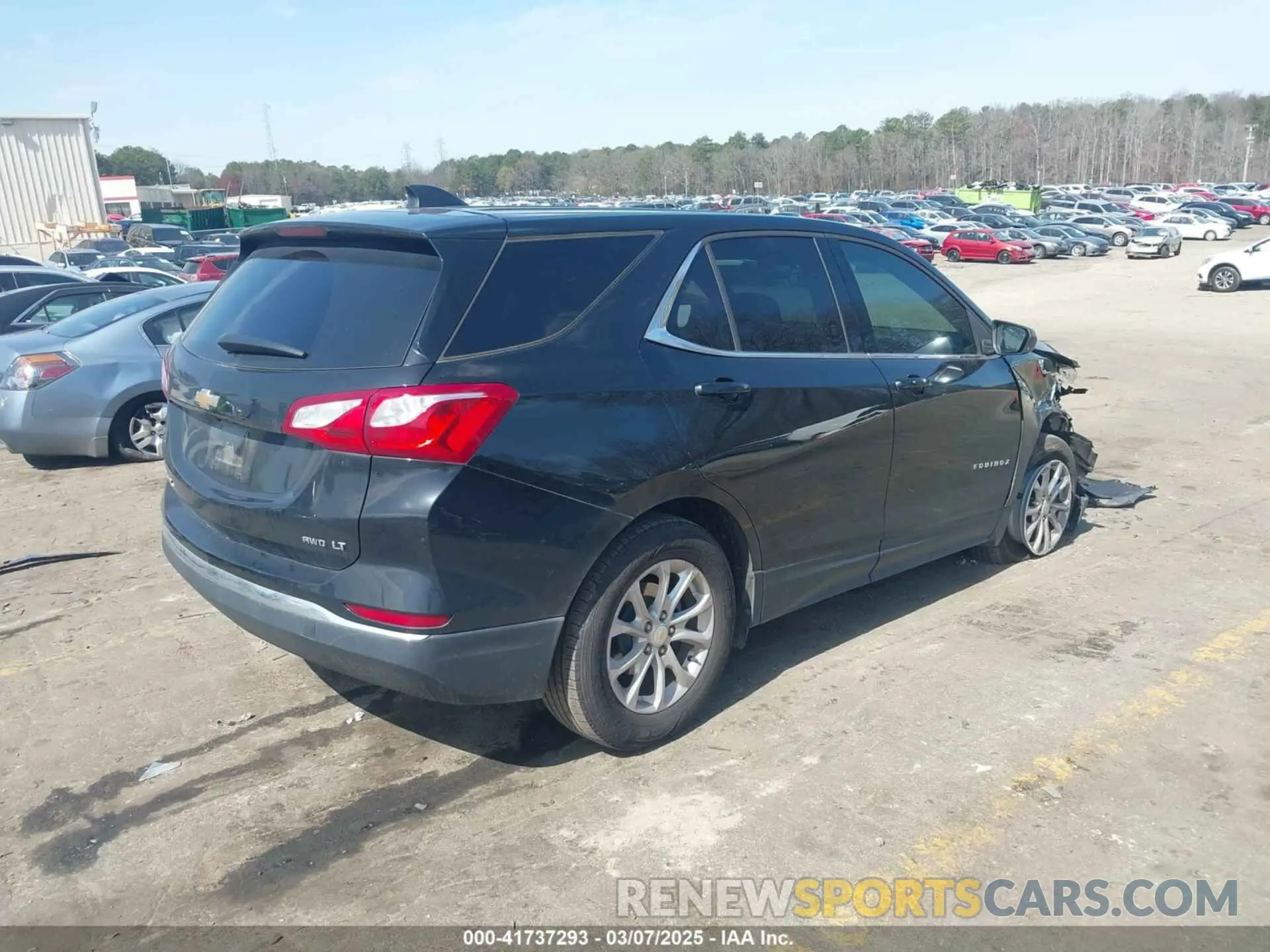 4 Photograph of a damaged car 3GNAXUEV6LL203937 CHEVROLET EQUINOX 2020