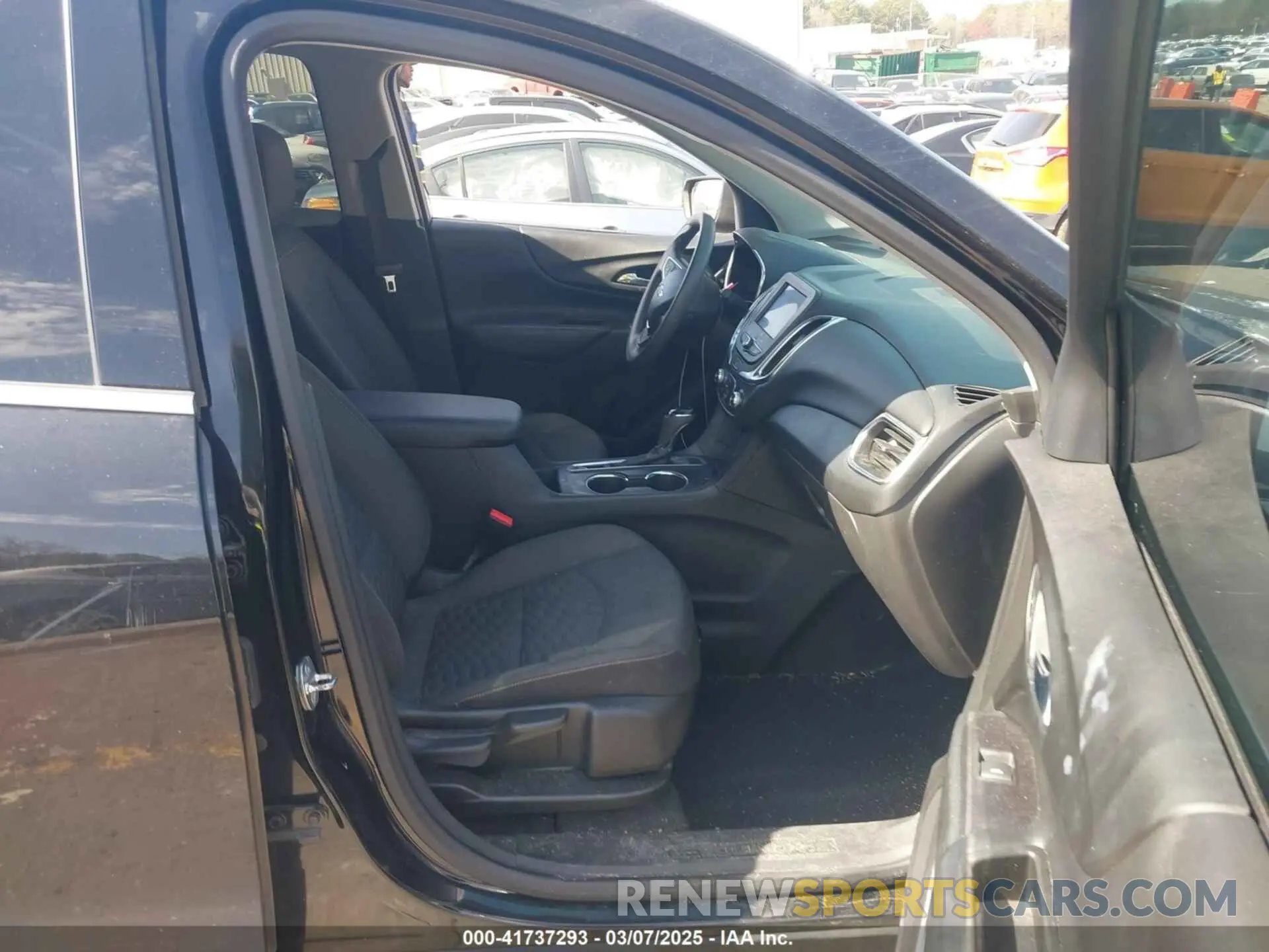 5 Photograph of a damaged car 3GNAXUEV6LL203937 CHEVROLET EQUINOX 2020