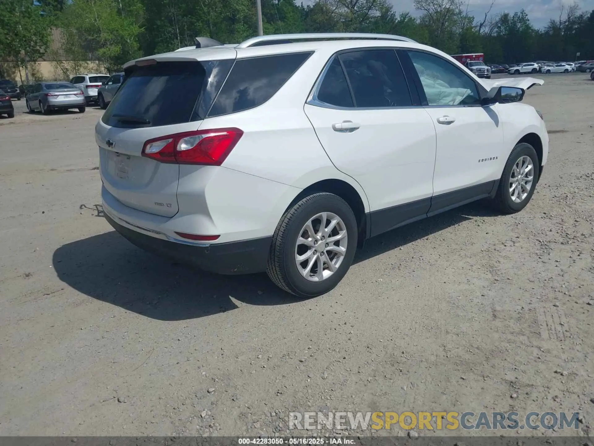 4 Photograph of a damaged car 3GNAXUEV6LS516802 CHEVROLET EQUINOX 2020
