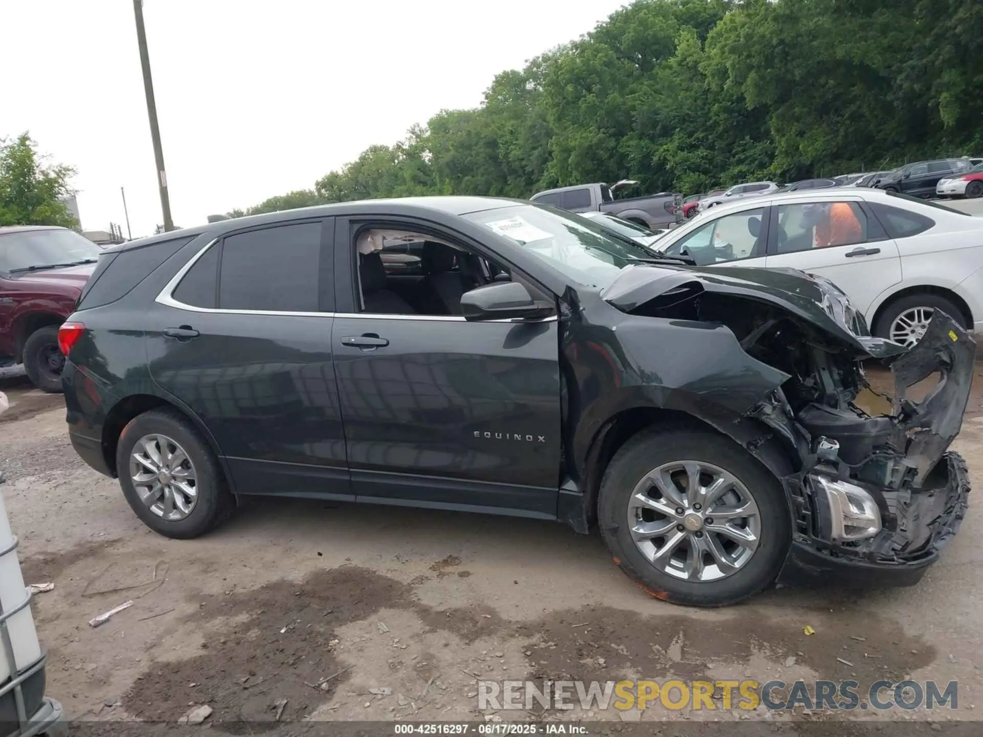 13 Photograph of a damaged car 3GNAXUEV6LS575140 CHEVROLET EQUINOX 2020