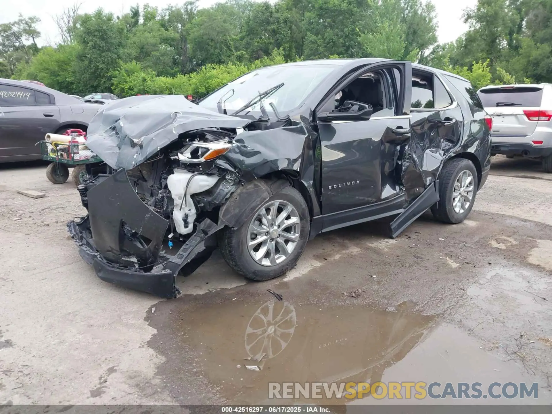 2 Photograph of a damaged car 3GNAXUEV6LS575140 CHEVROLET EQUINOX 2020