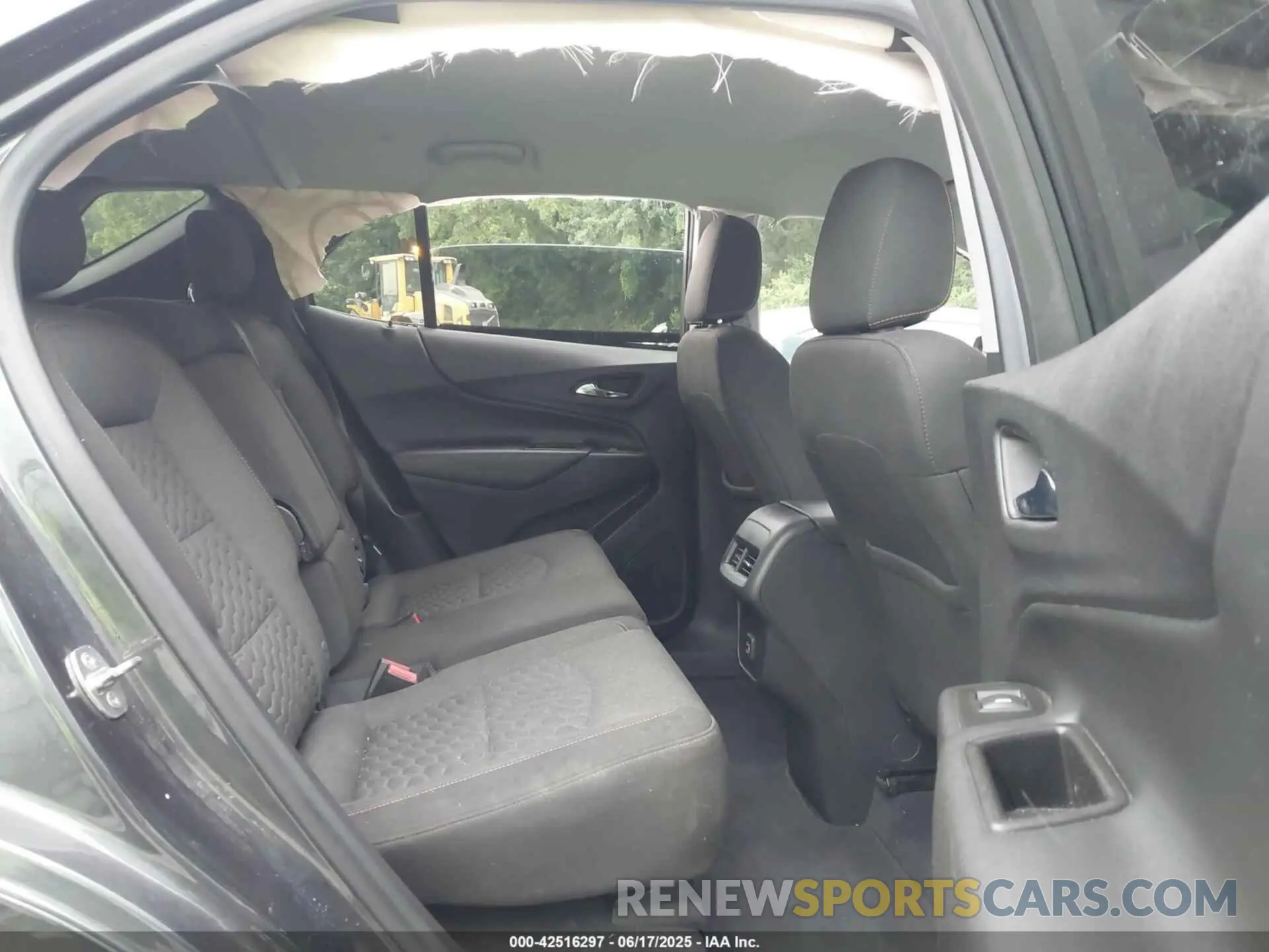 8 Photograph of a damaged car 3GNAXUEV6LS575140 CHEVROLET EQUINOX 2020