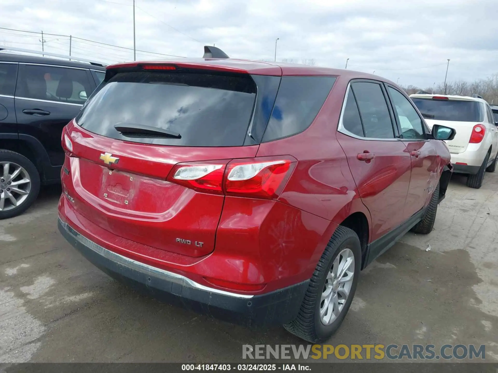4 Photograph of a damaged car 3GNAXUEV6LS586350 CHEVROLET EQUINOX 2020