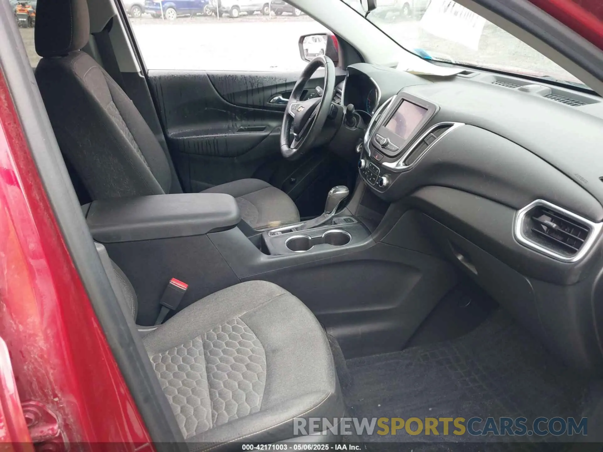 5 Photograph of a damaged car 3GNAXUEV6LS640732 CHEVROLET EQUINOX 2020