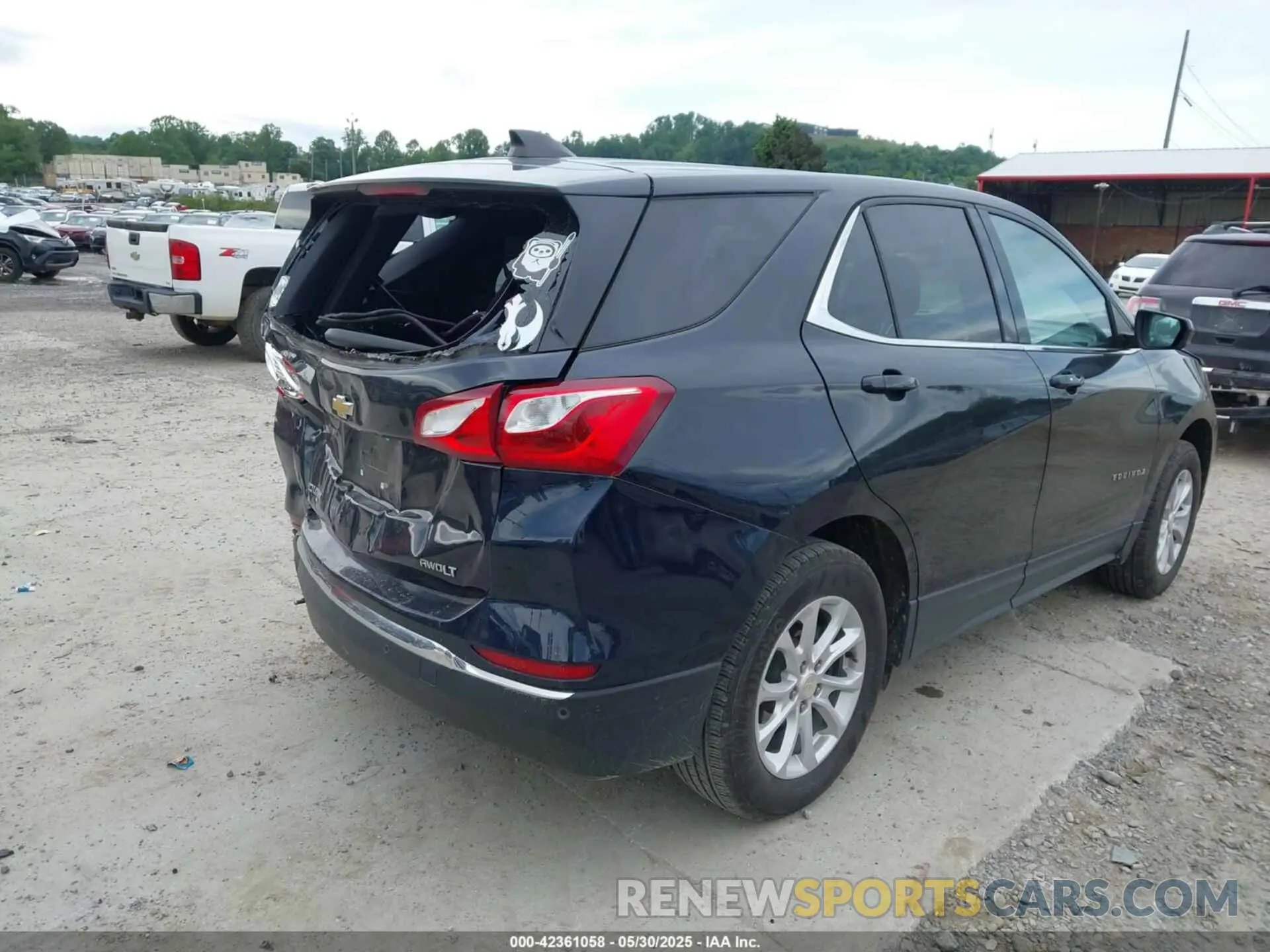 4 Photograph of a damaged car 3GNAXUEV6LS692734 CHEVROLET EQUINOX 2020