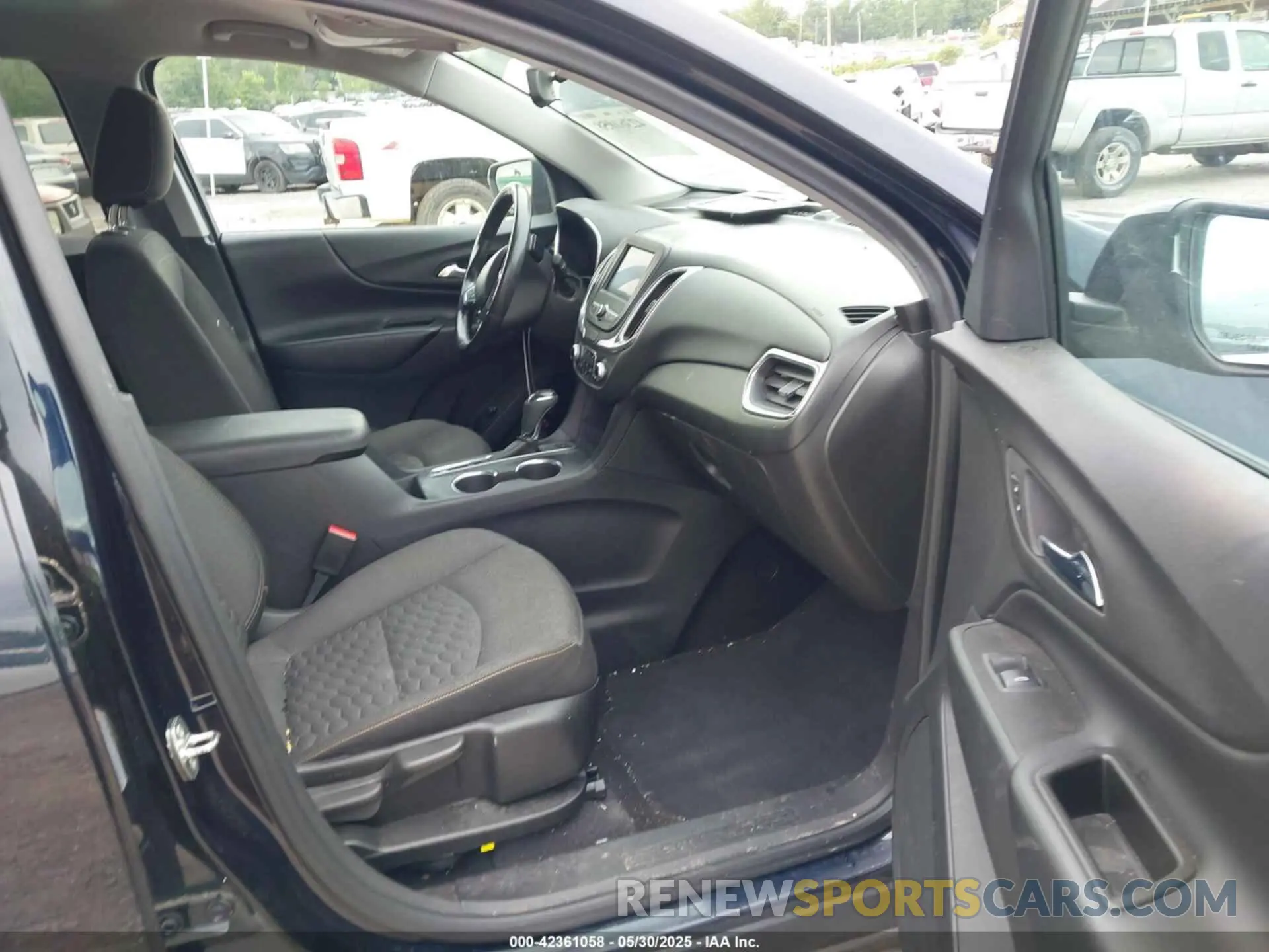 5 Photograph of a damaged car 3GNAXUEV6LS692734 CHEVROLET EQUINOX 2020