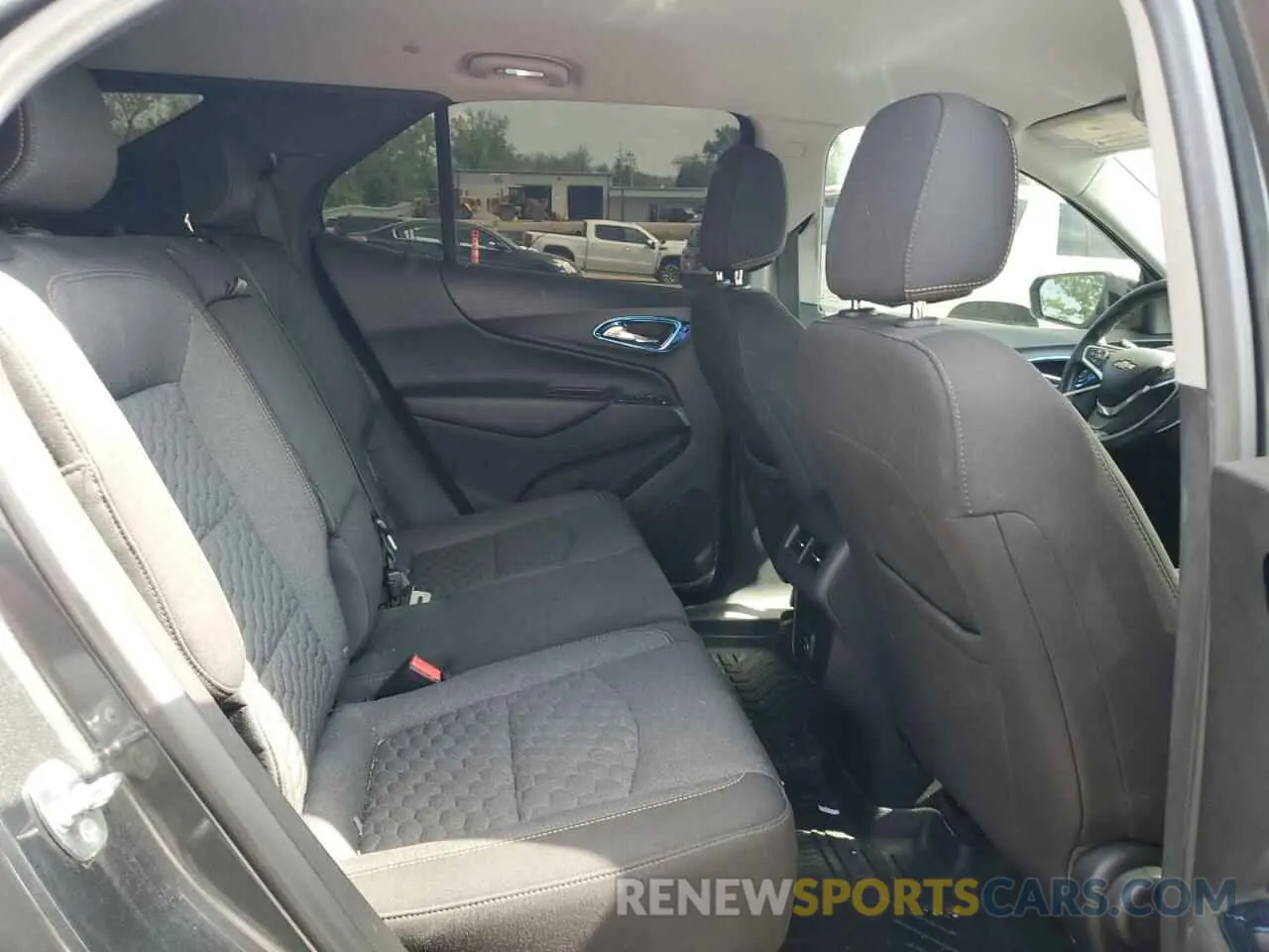 11 Photograph of a damaged car 3GNAXUEV8LL184422 CHEVROLET EQUINOX 2020