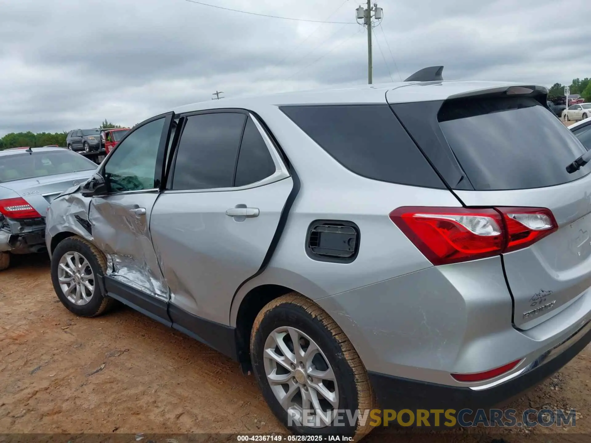 14 Photograph of a damaged car 3GNAXUEV8LS528563 CHEVROLET EQUINOX 2020