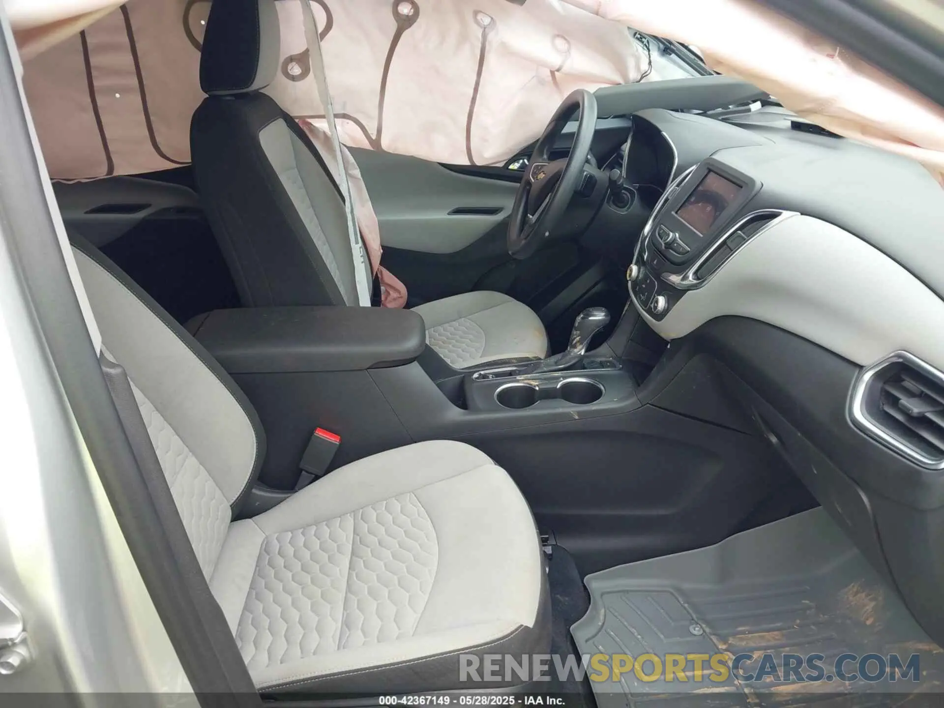 5 Photograph of a damaged car 3GNAXUEV8LS528563 CHEVROLET EQUINOX 2020