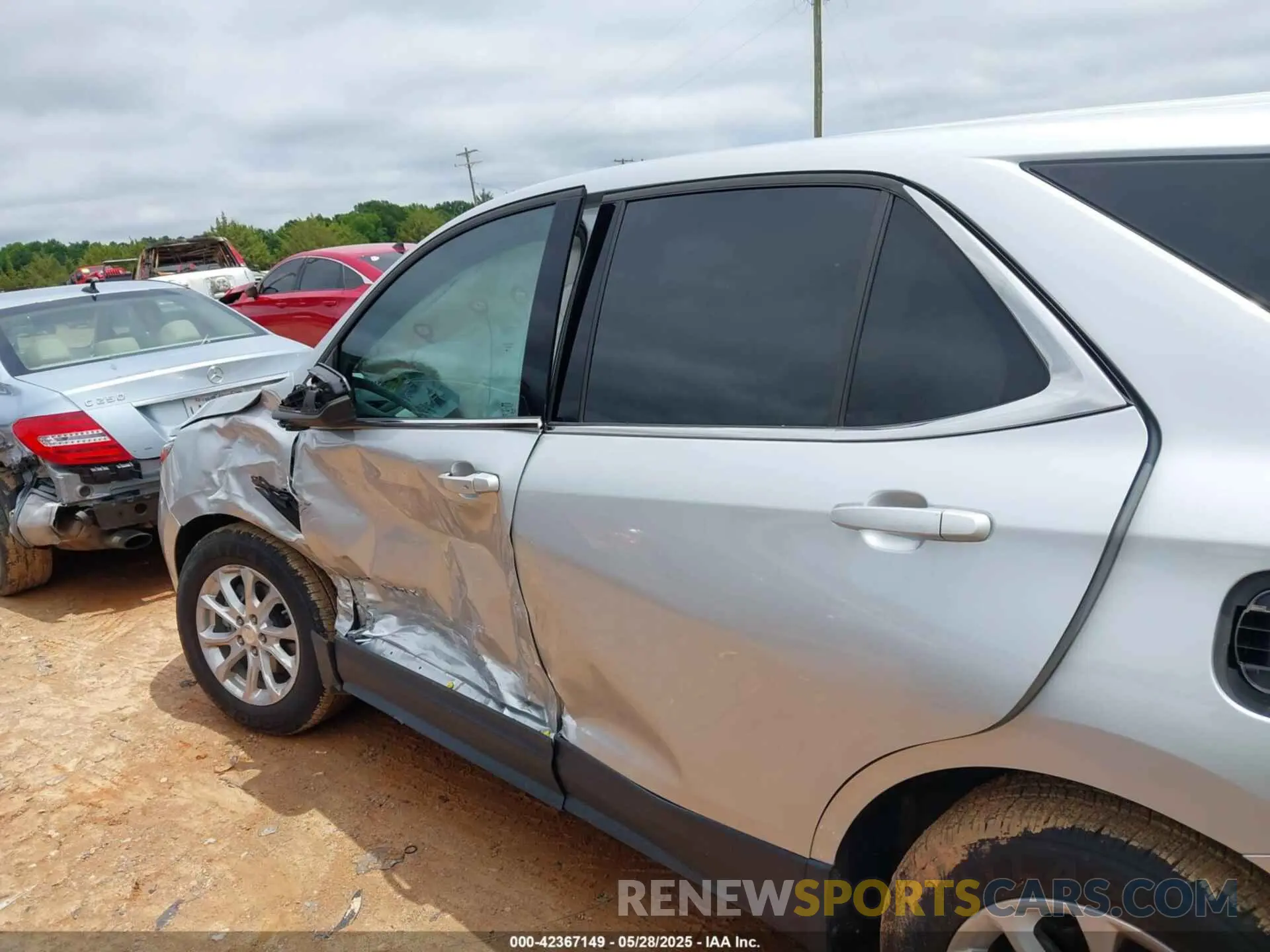 6 Photograph of a damaged car 3GNAXUEV8LS528563 CHEVROLET EQUINOX 2020