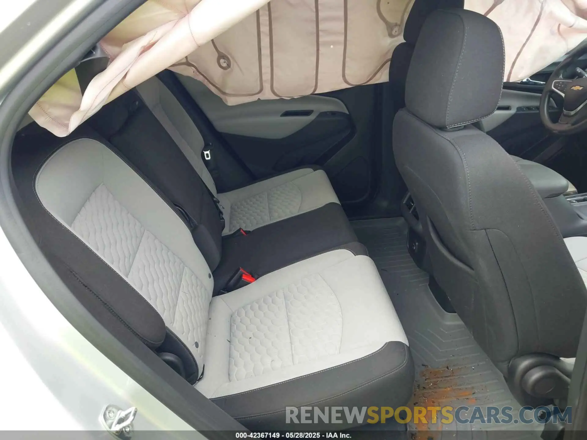 8 Photograph of a damaged car 3GNAXUEV8LS528563 CHEVROLET EQUINOX 2020