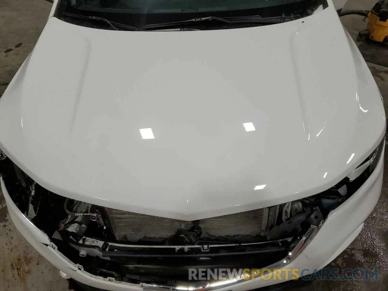 13 Photograph of a damaged car 3GNAXUEV8LS695070 CHEVROLET EQUINOX 2020