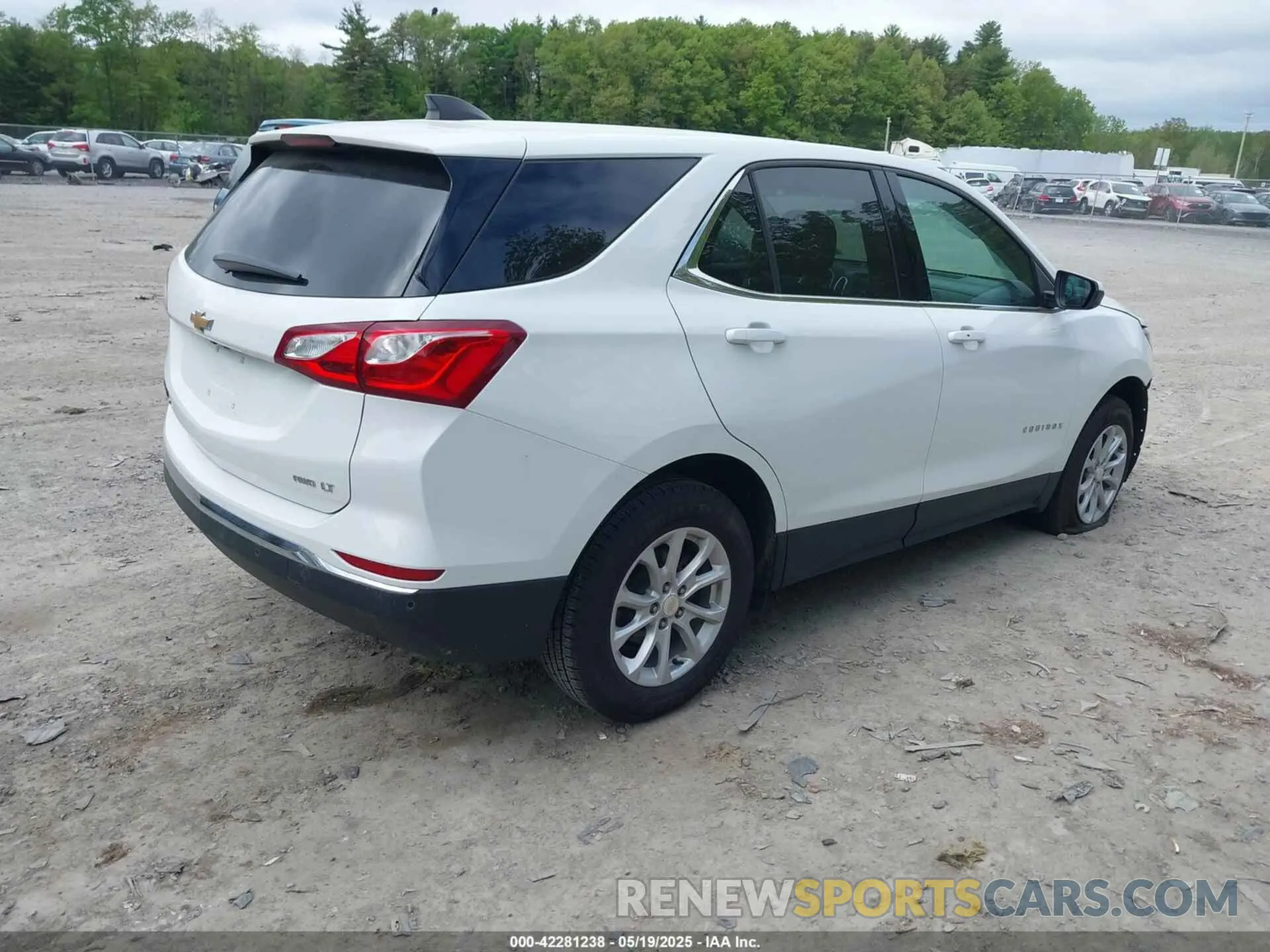4 Photograph of a damaged car 3GNAXUEV8LS738001 CHEVROLET EQUINOX 2020