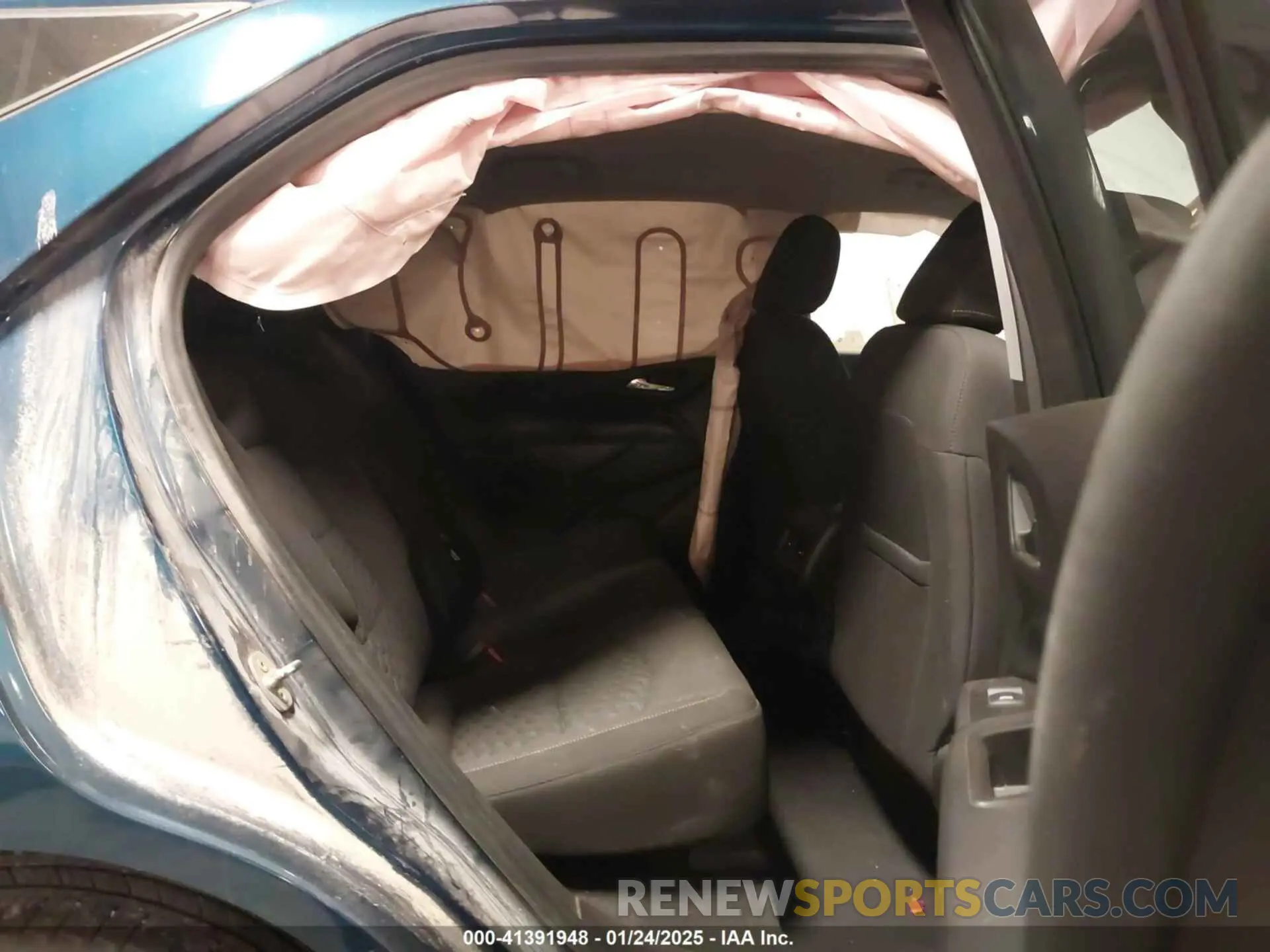 8 Photograph of a damaged car 3GNAXUEV9LL319519 CHEVROLET EQUINOX 2020