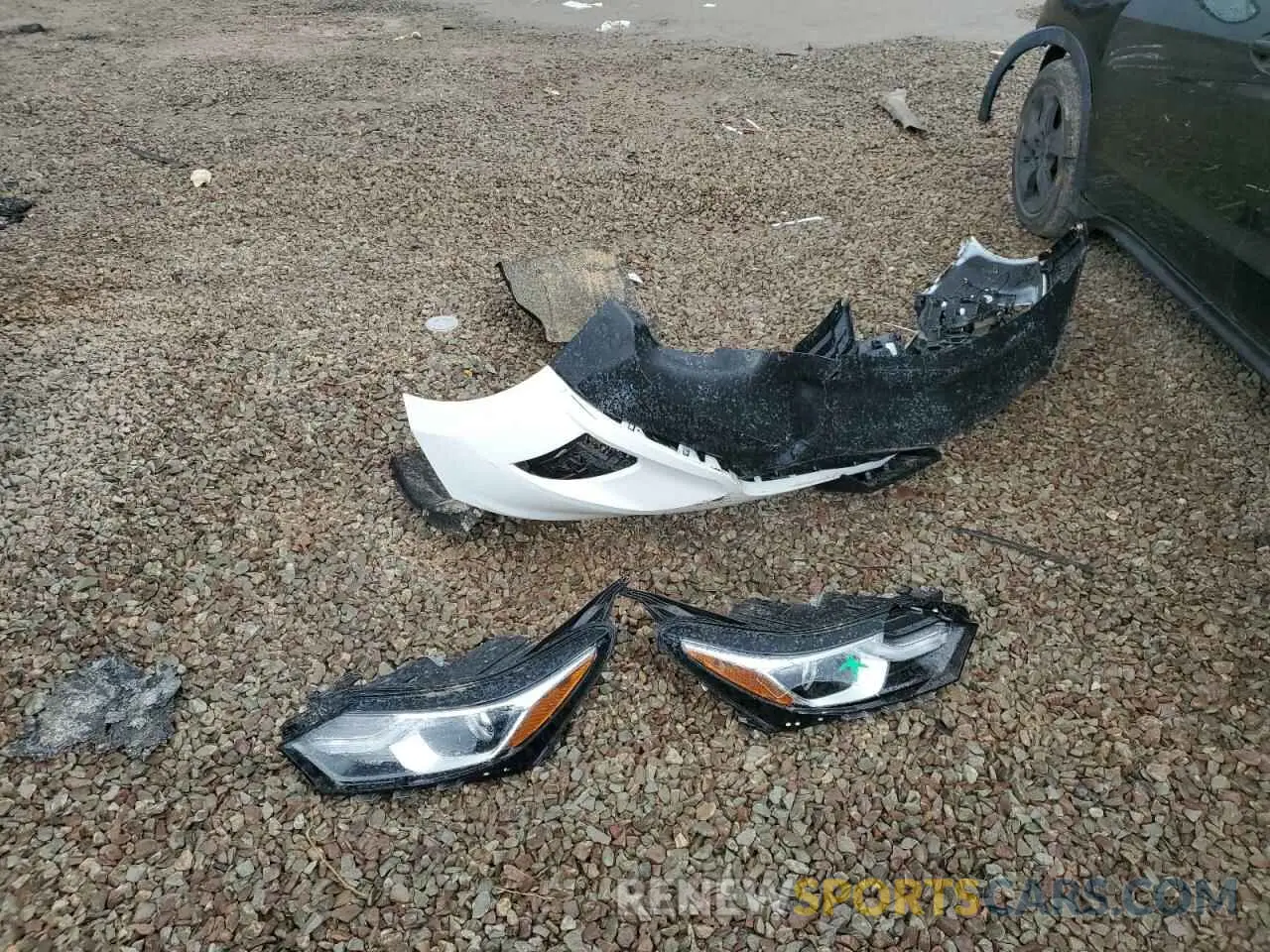 13 Photograph of a damaged car 3GNAXUEV9LS689598 CHEVROLET EQUINOX 2020