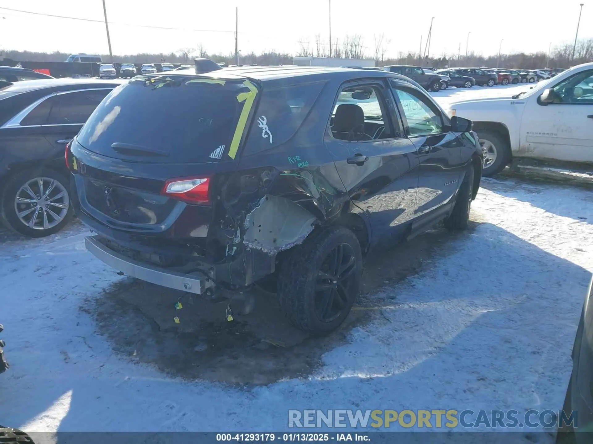 4 Photograph of a damaged car 3GNAXUEVXLL255927 CHEVROLET EQUINOX 2020