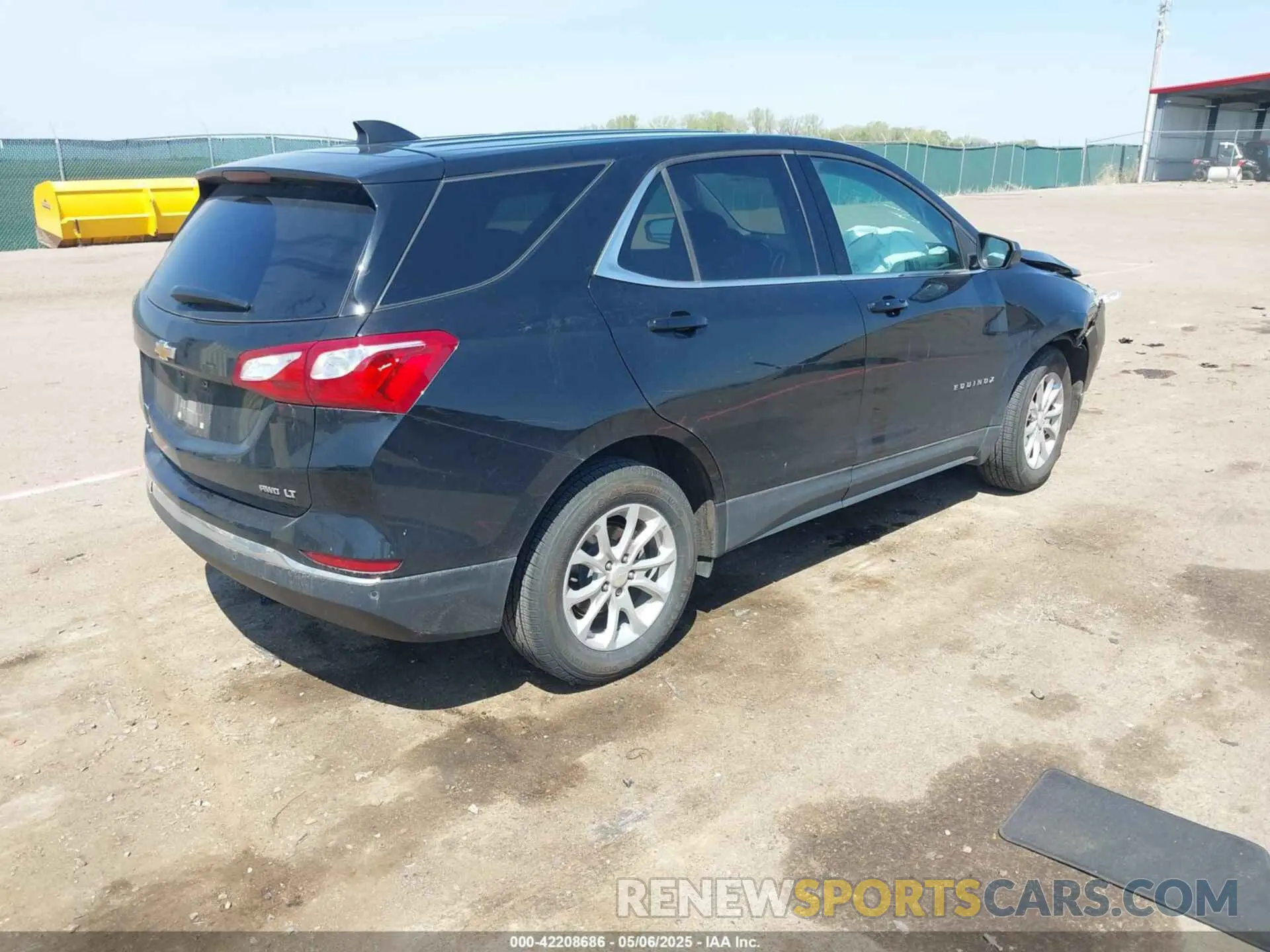 4 Photograph of a damaged car 3GNAXUEVXLL267186 CHEVROLET EQUINOX 2020
