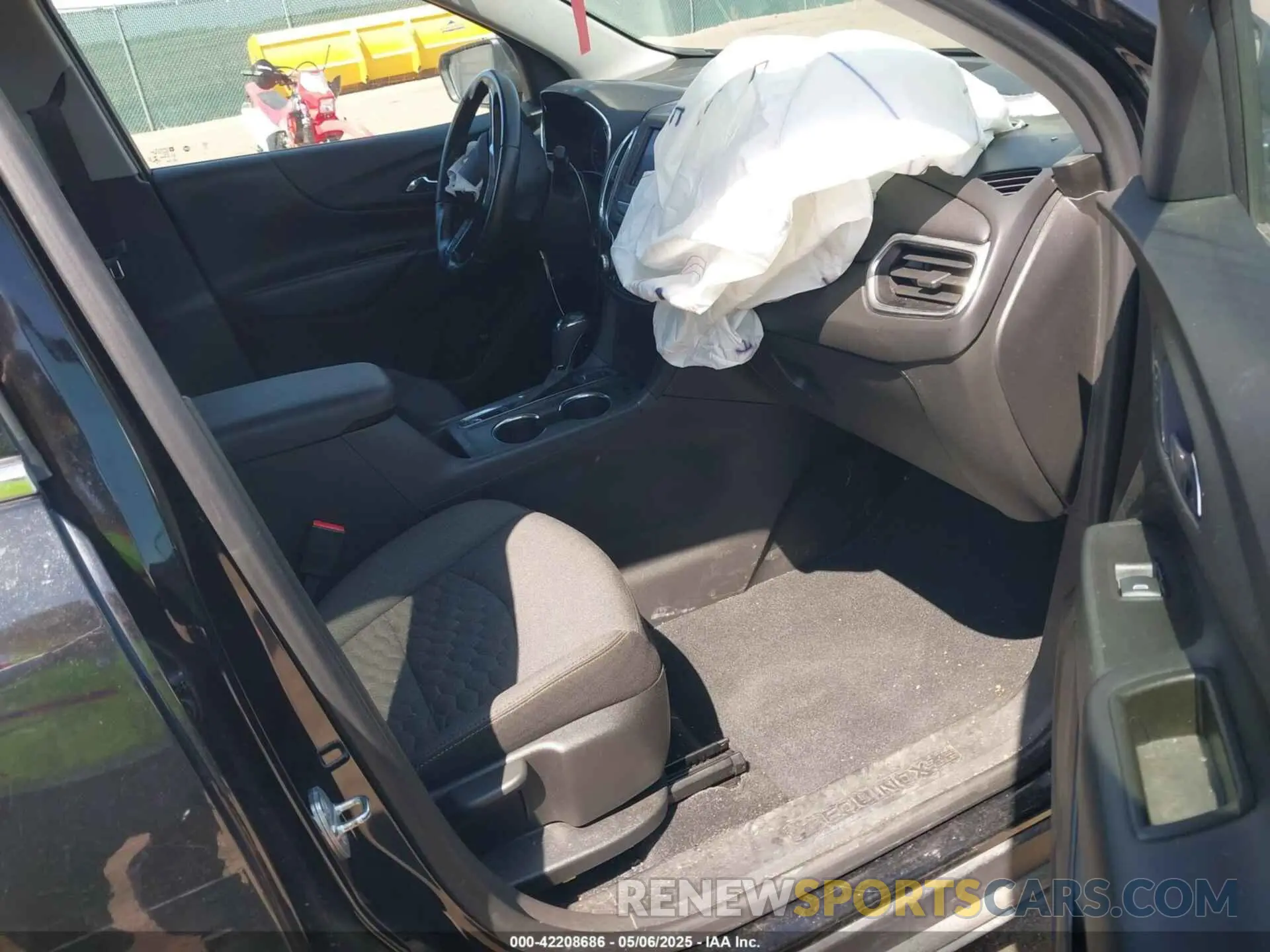 5 Photograph of a damaged car 3GNAXUEVXLL267186 CHEVROLET EQUINOX 2020
