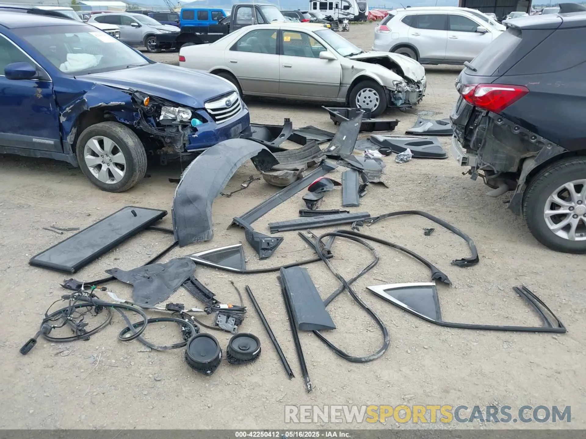 12 Photograph of a damaged car 3GNAXUEVXLL336801 CHEVROLET EQUINOX 2020
